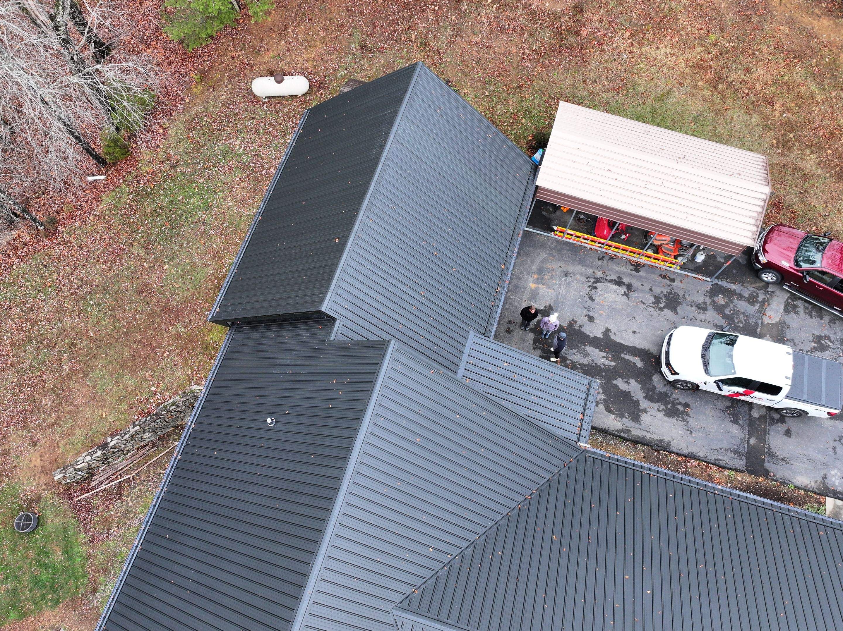 Smith Residence  by Omnia Roofing