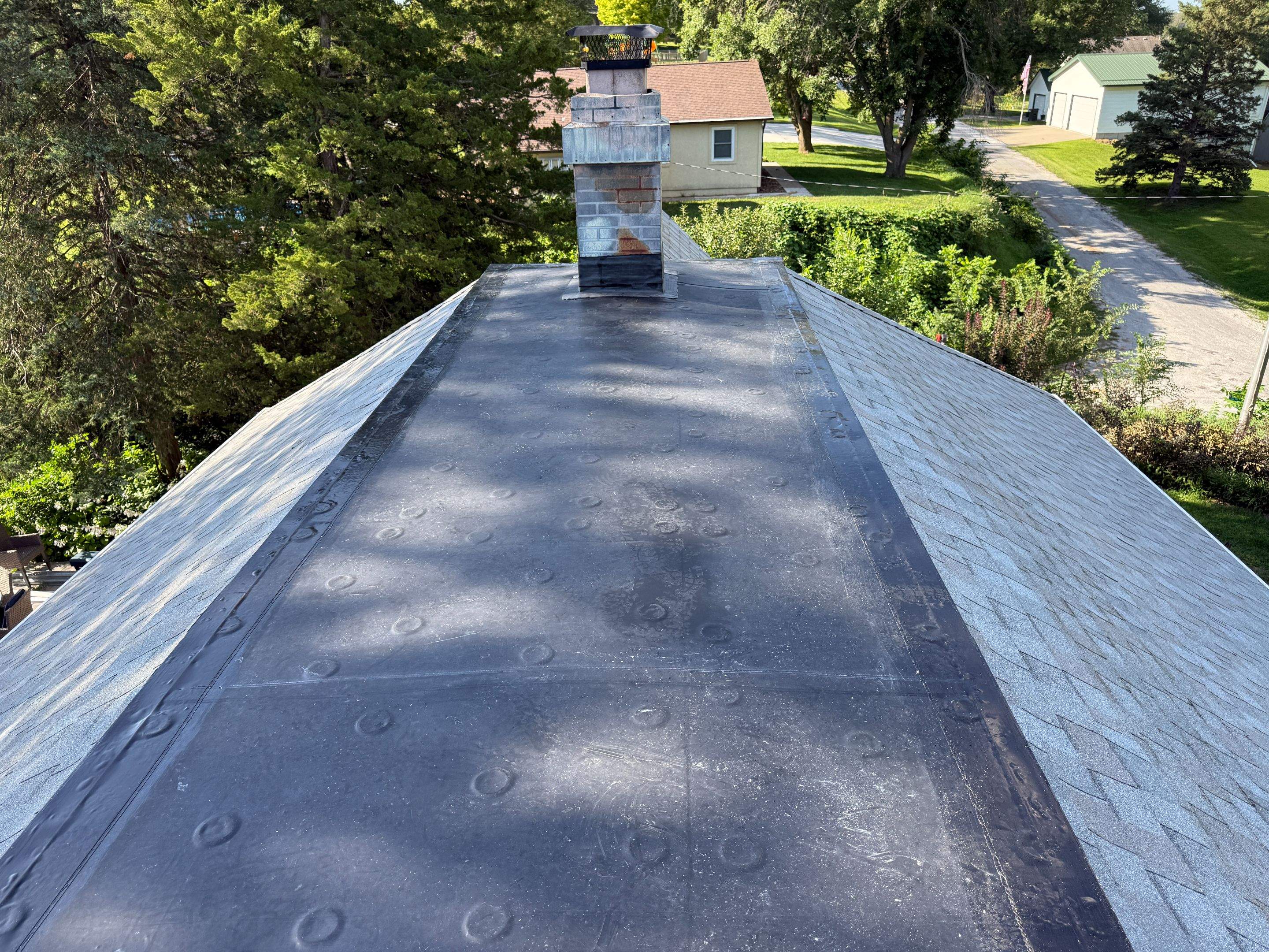 Asphalt Shingle and EPDM Membrane Roof Installation in Mineola by Star Home
