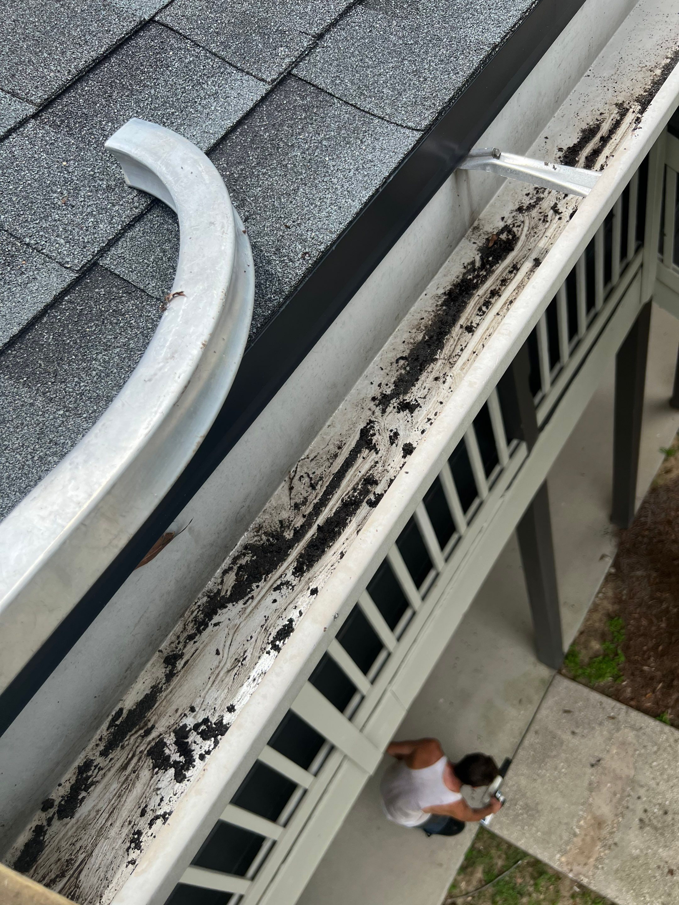 Commercial gutter cleaning Dothan, AL after photo with clean gutters