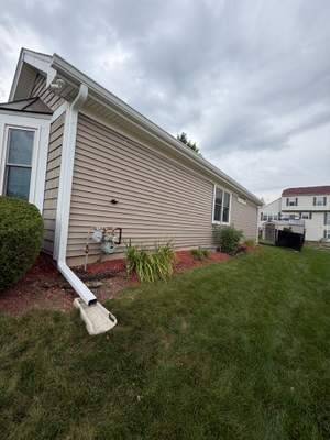 Why South Barrington Gutters Clog and Ice Up