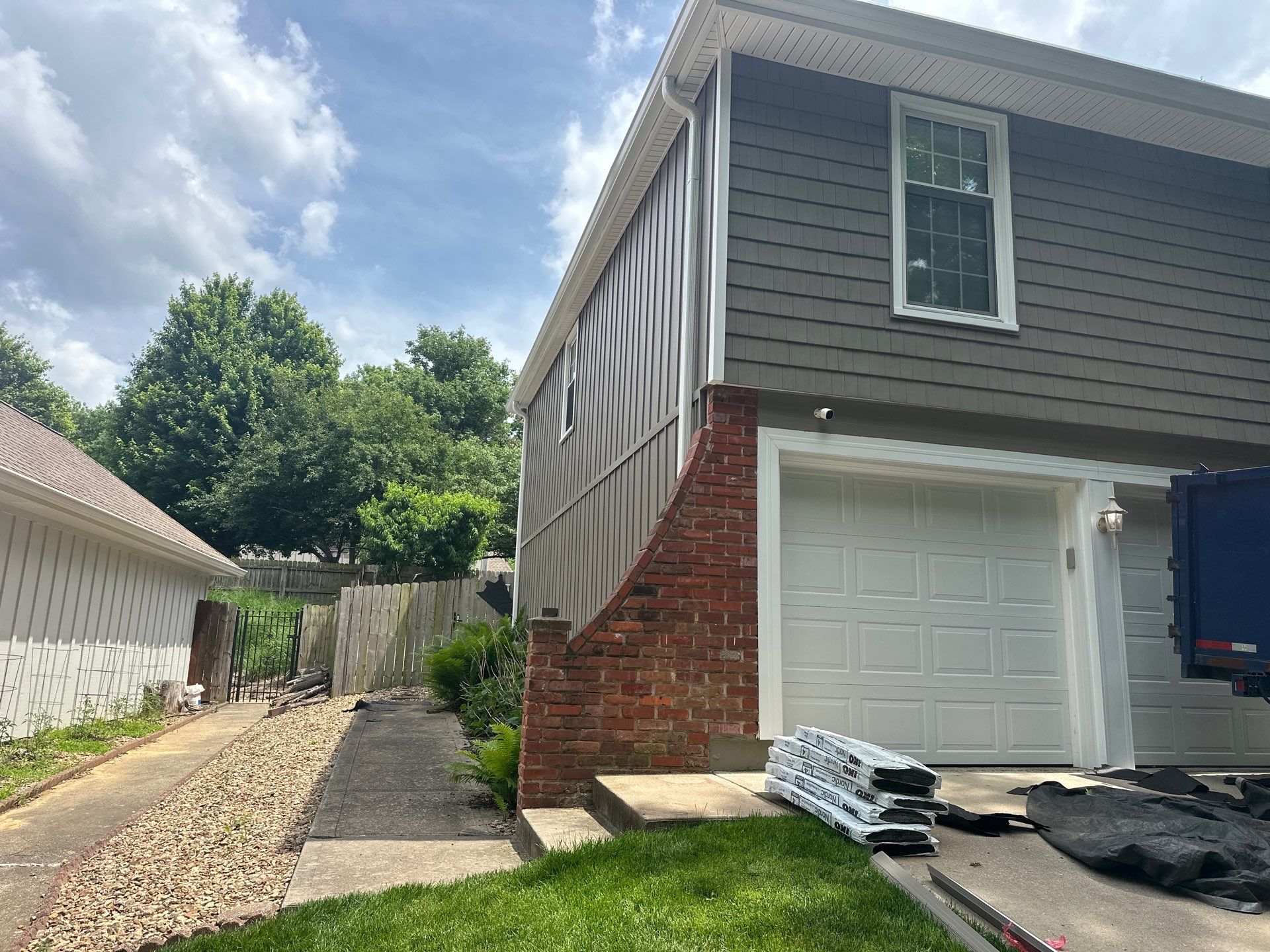 Complete Kansas City Exterior Remodel With IKO Roofing and Craneboard Siding by EEC Windows, Siding & Roofing
