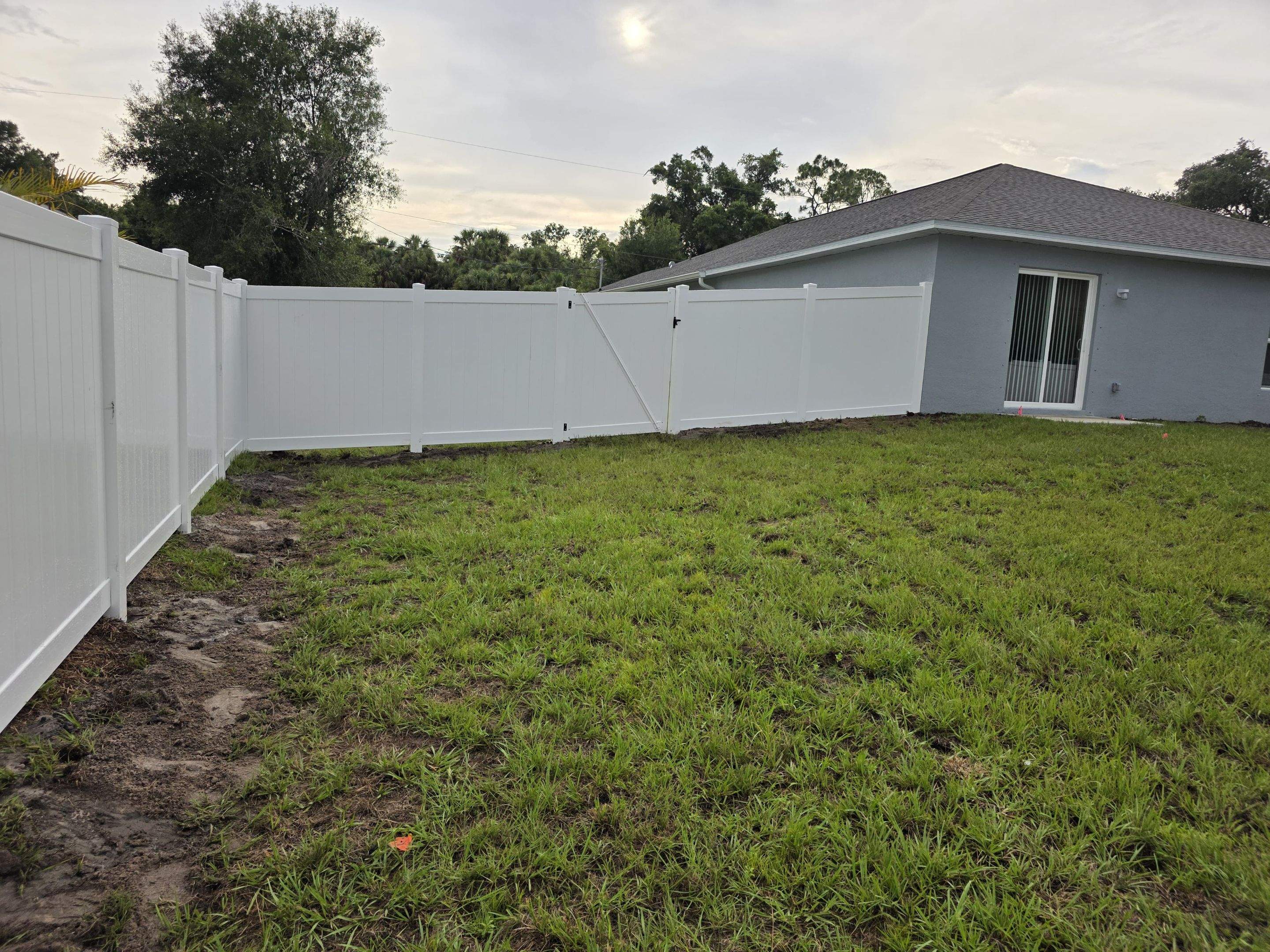 White Vinyl Privacy Fence with Gate Installation in North Port by True Fence LLC