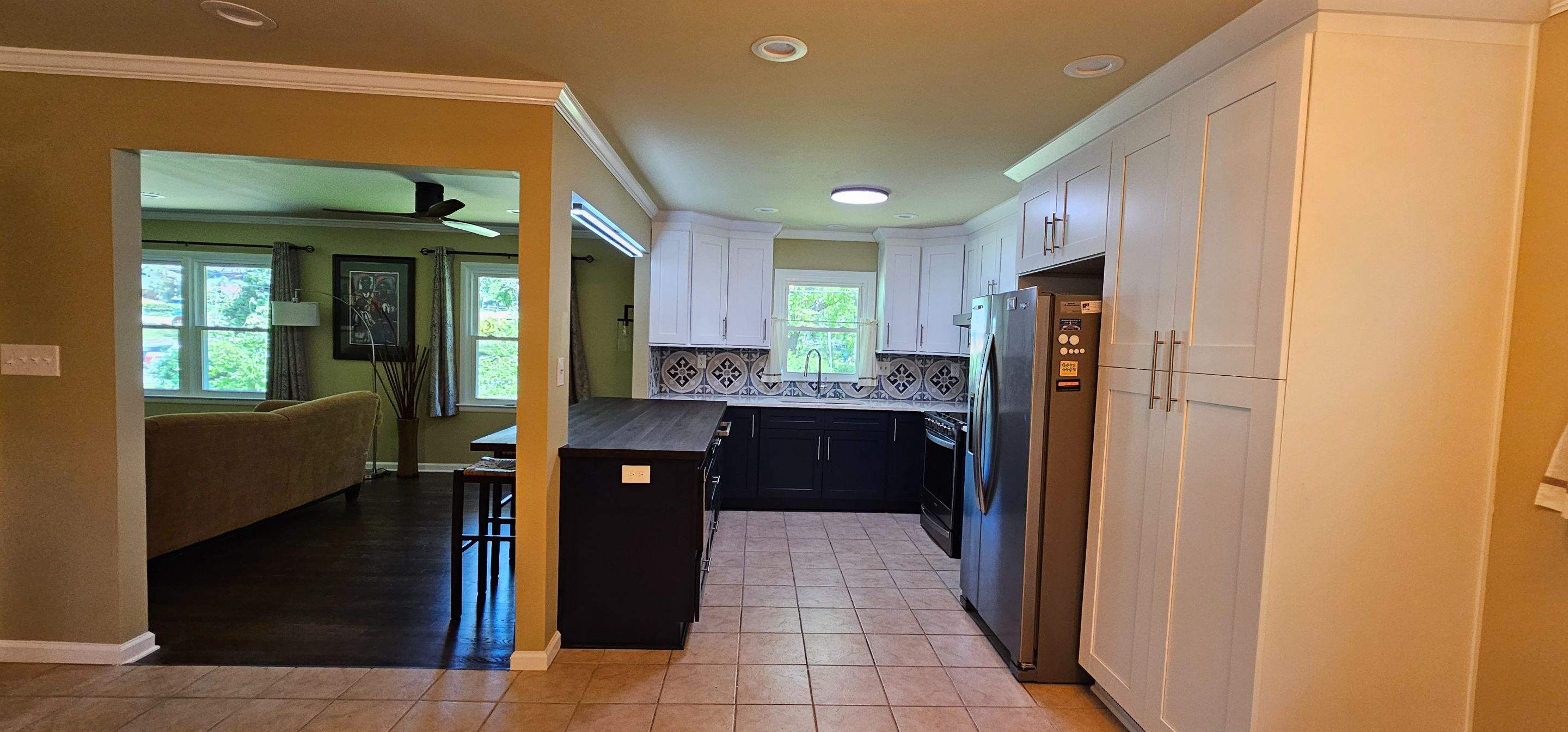Kitchen Open Concept by Ajayi Design and Construction 