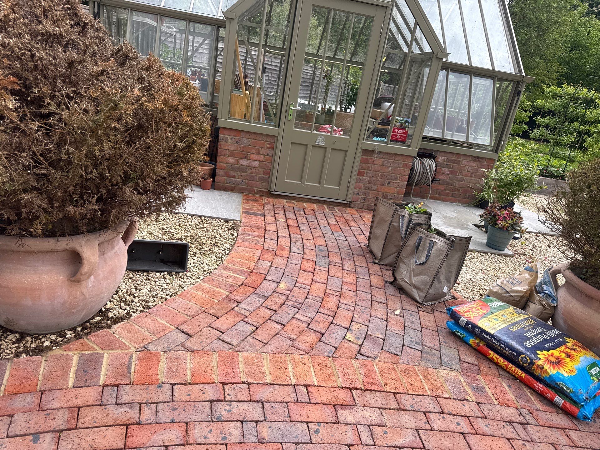 Patio - Walkways - Render Cleaning Surrey by Ges Exterior Cleaning ltd