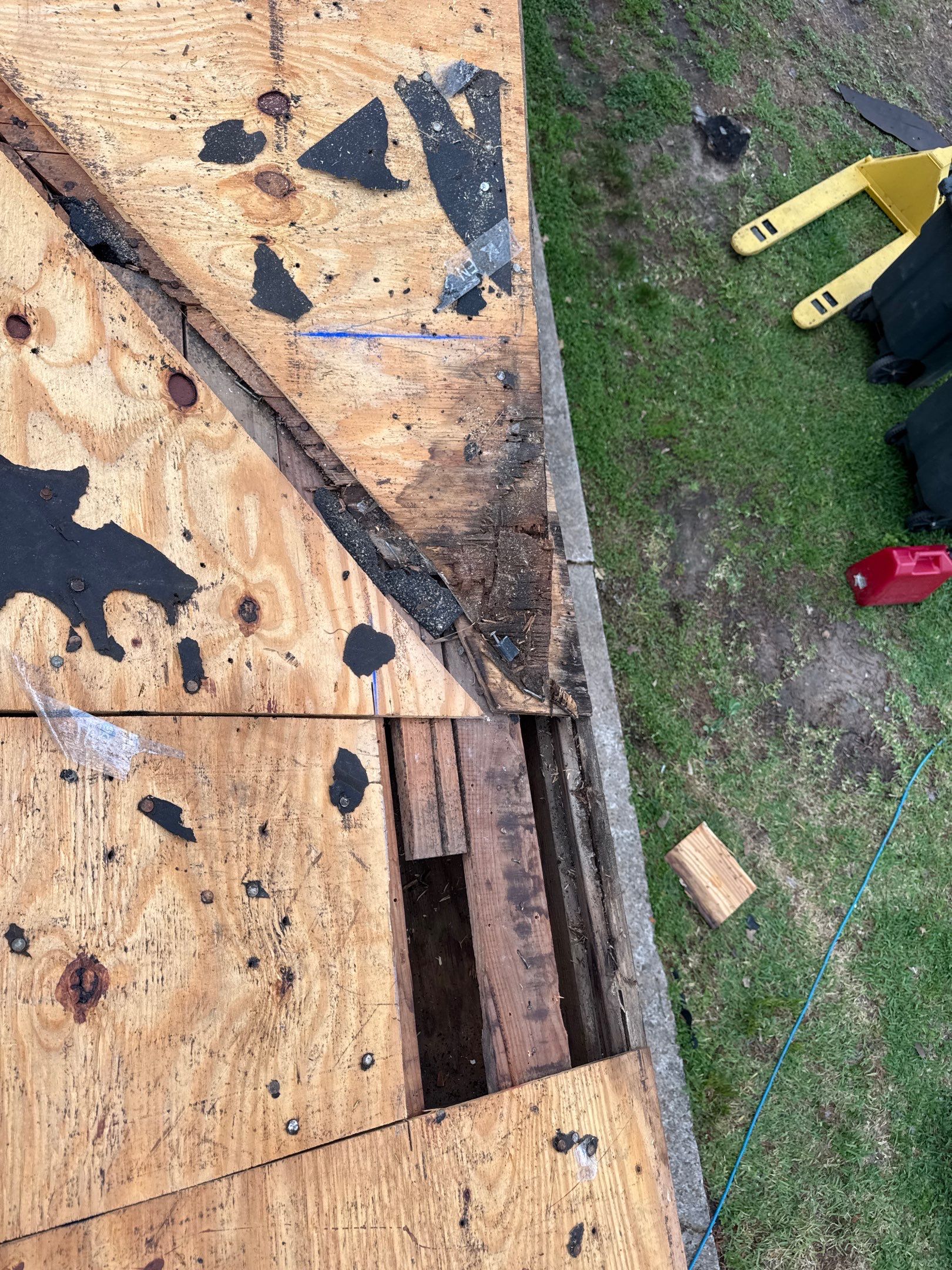Crosby Roof Installation using Atlas Pinnacle Pristine by Modern BYLT Roofing & Construction