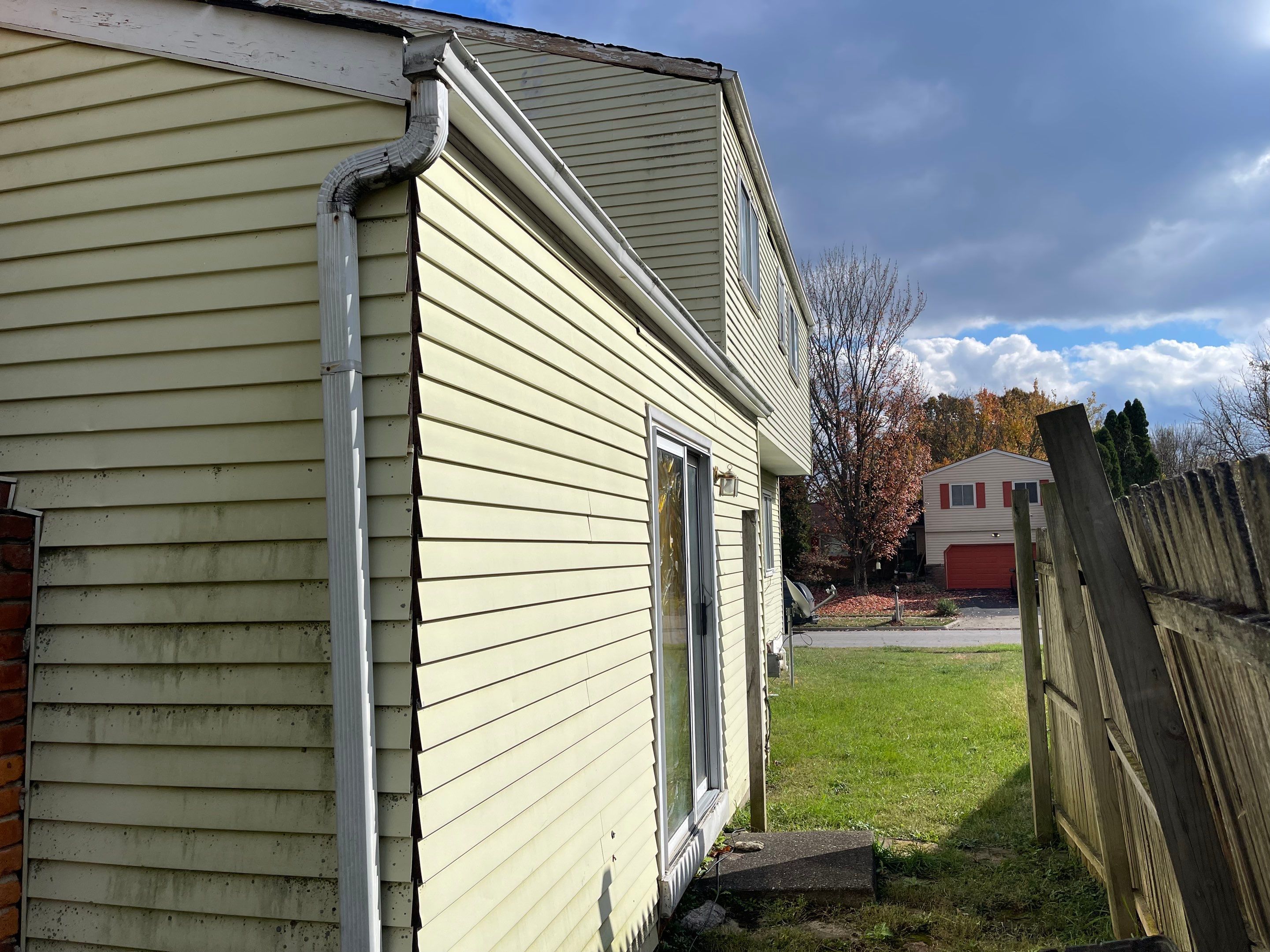 Siding Installation using Exterior Portfolio Vinyl Siding by SOS Home Ohio 