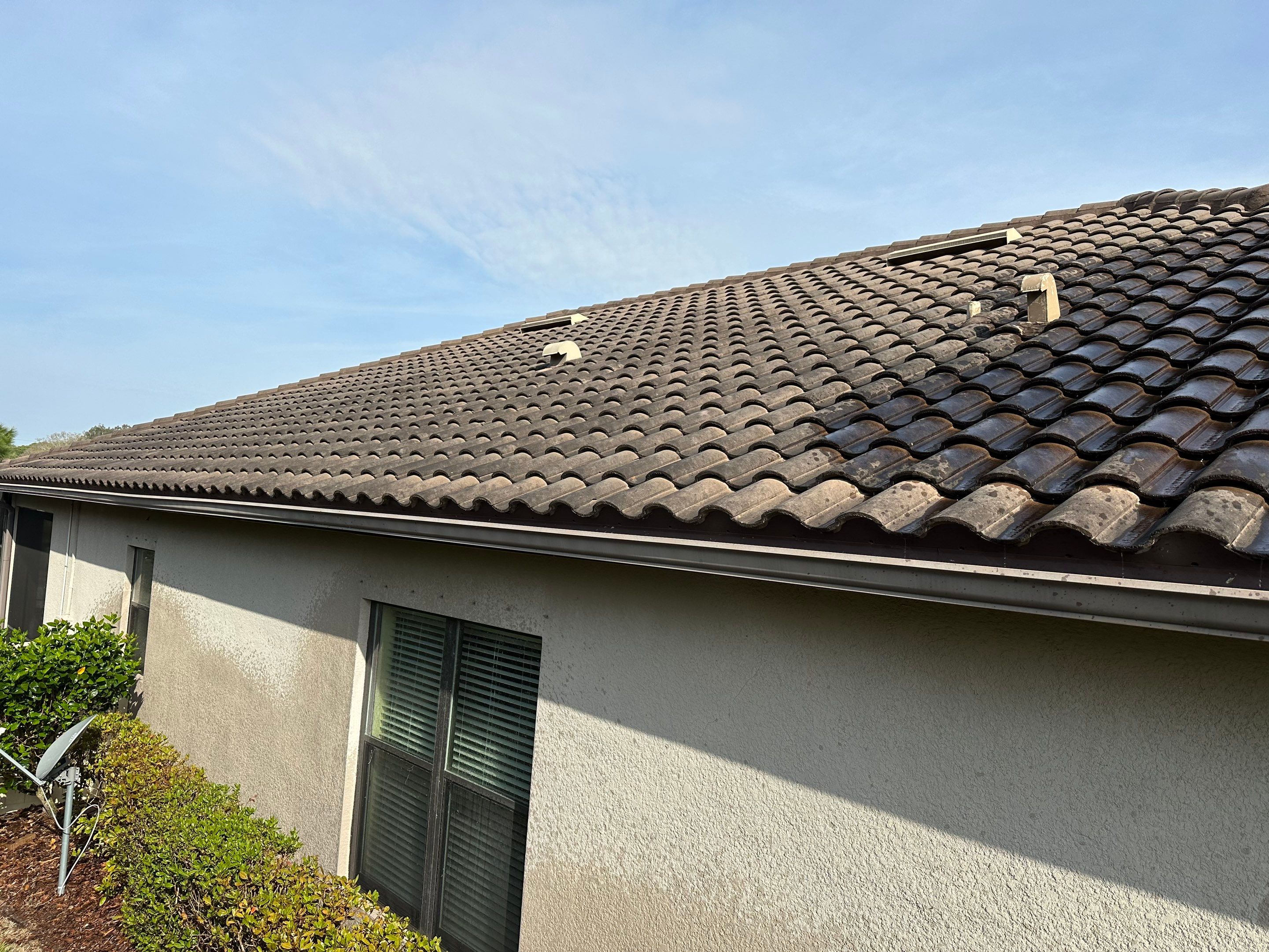 Concrete Tile Roof, Paver Pool Deck, Screen Enclosure & Driveway Cleaning in Artisan Lakes Esplanade, Palmetto, FL | Sunshine AquaWash by Sunshine AquaWash