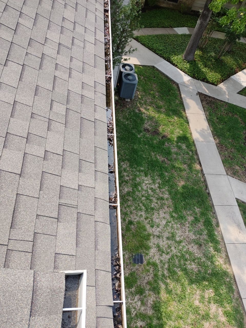 HOA gutter cleaning before photo