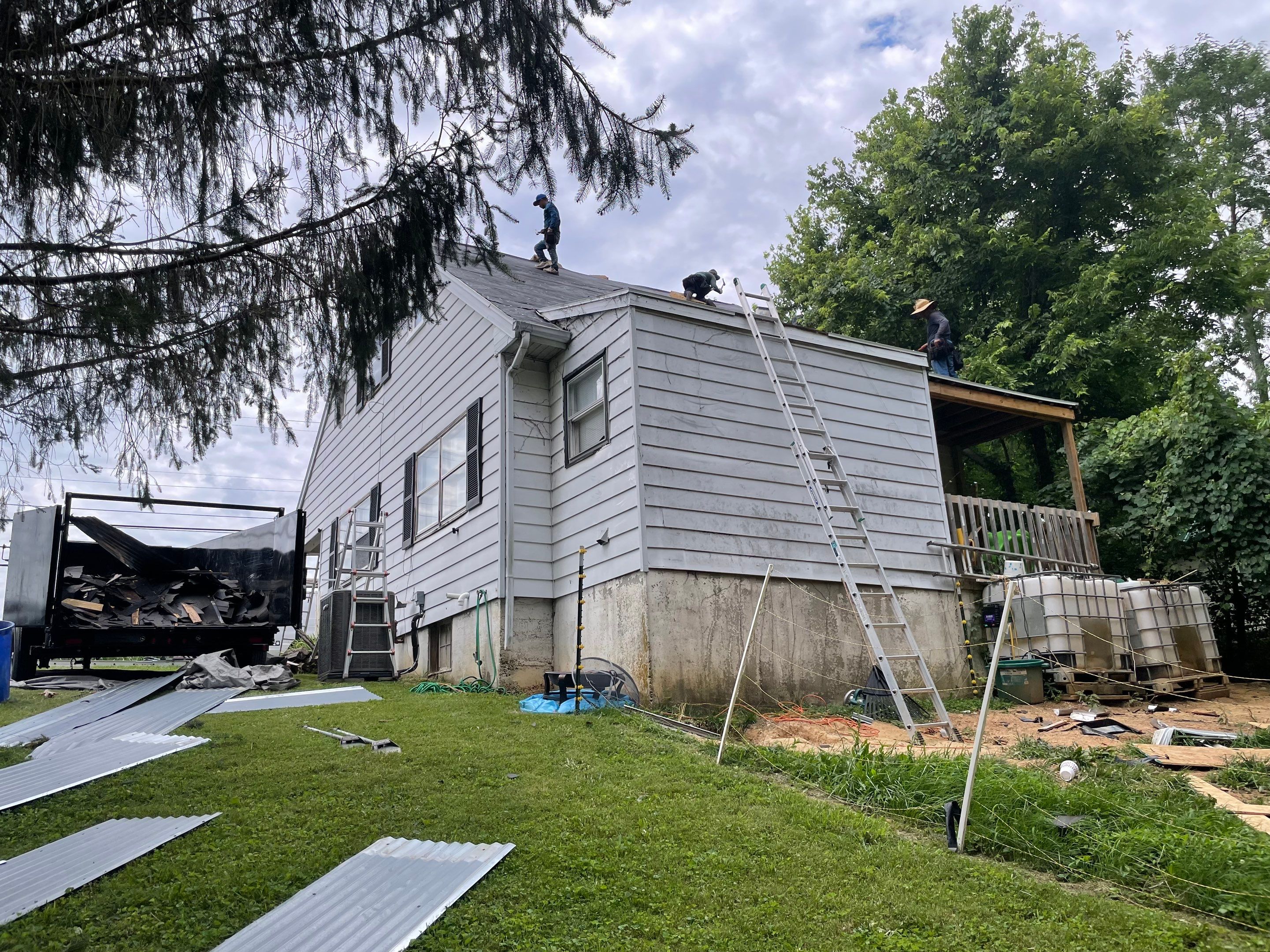 Siding Replacement by Storm Contracting 