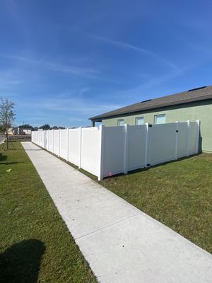 Ruskin, FL  6 ft. Tall White Vinyl Privacy Fence 