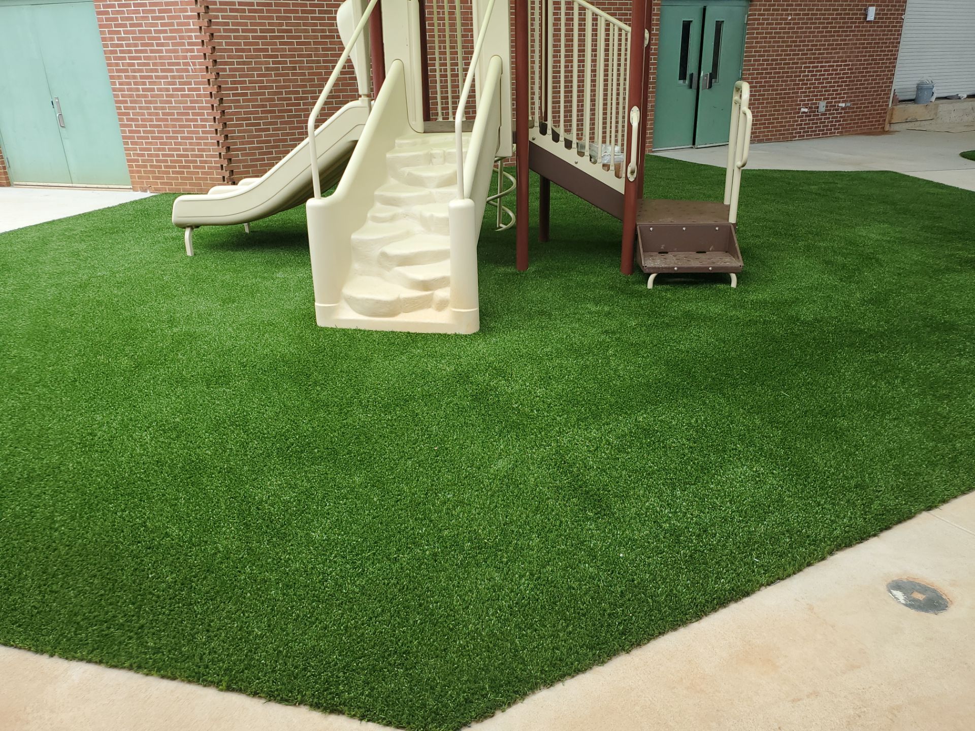 KRK Tuscaloosa Courtyard by Southwest Greens Midwest