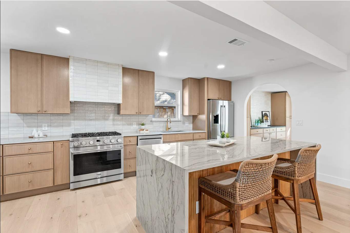 Layout-Loving Kitchen: Premium Cabinets Delivered in 7 Days Flat