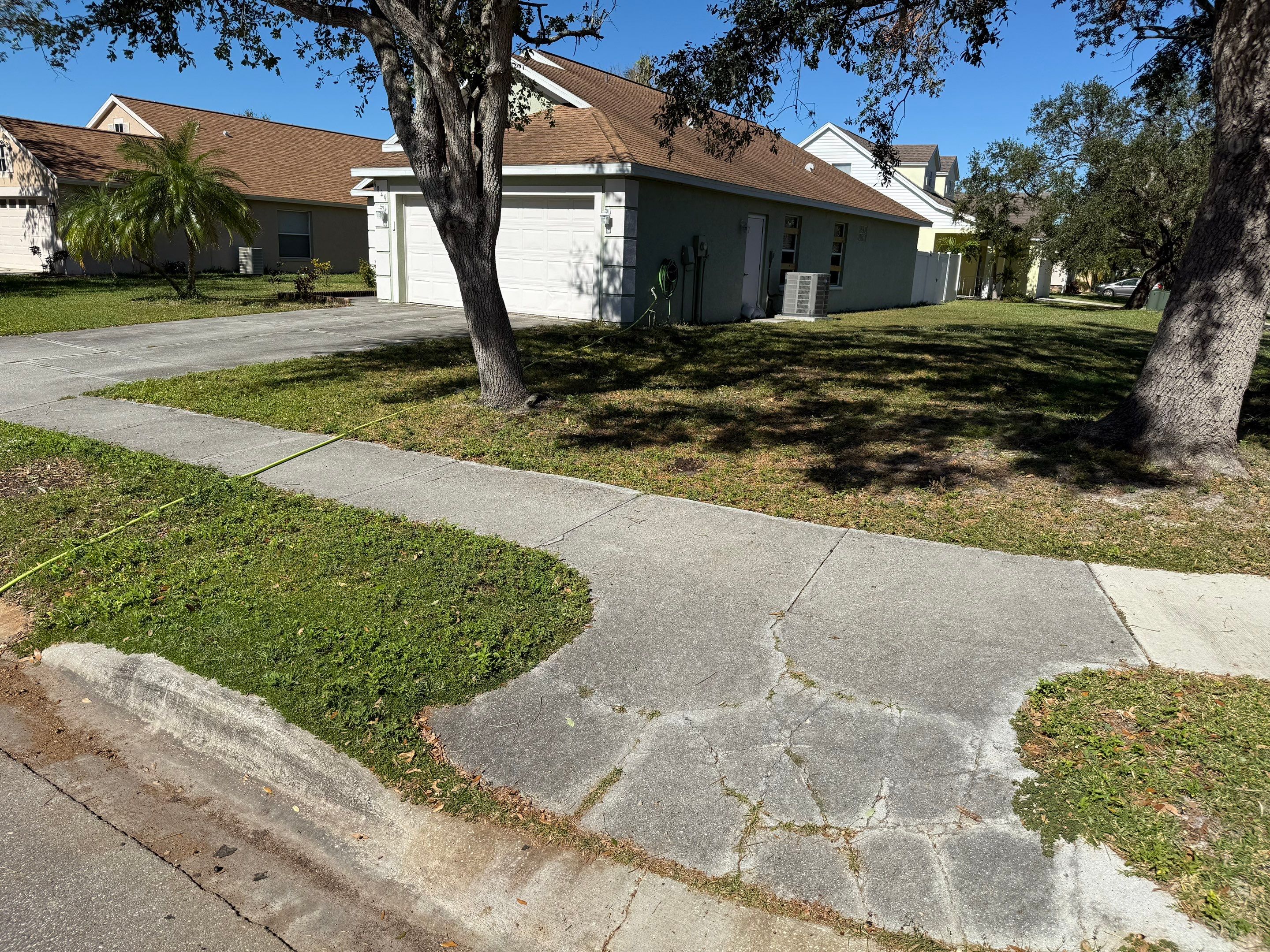 Complete Exterior Cleaning – Driveway, House Wash & More in Palmetto, FL by Sunshine AquaWash