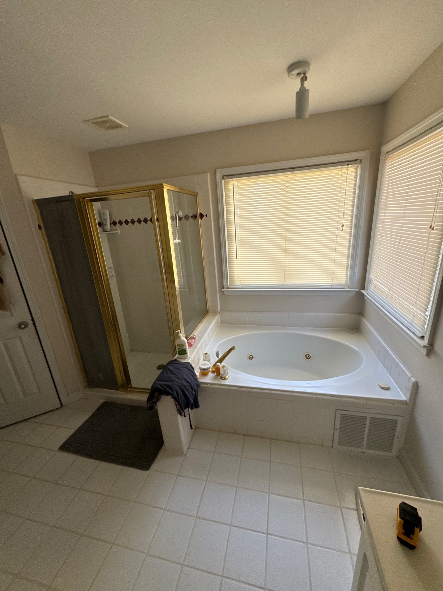 Master bathroom renovation by Prudencio
