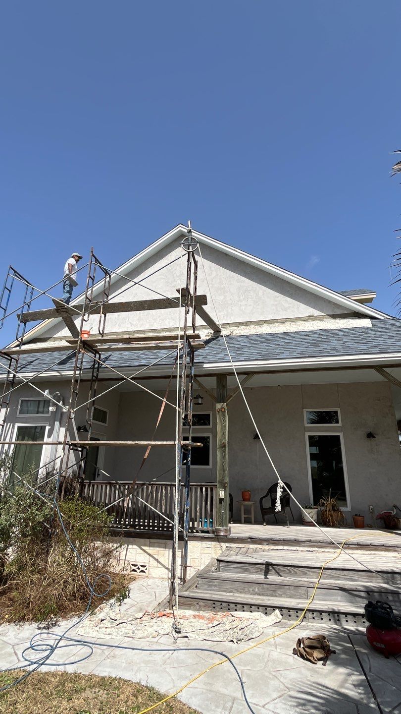 Long Horn Retreat by Bayfront Roofing and Construction