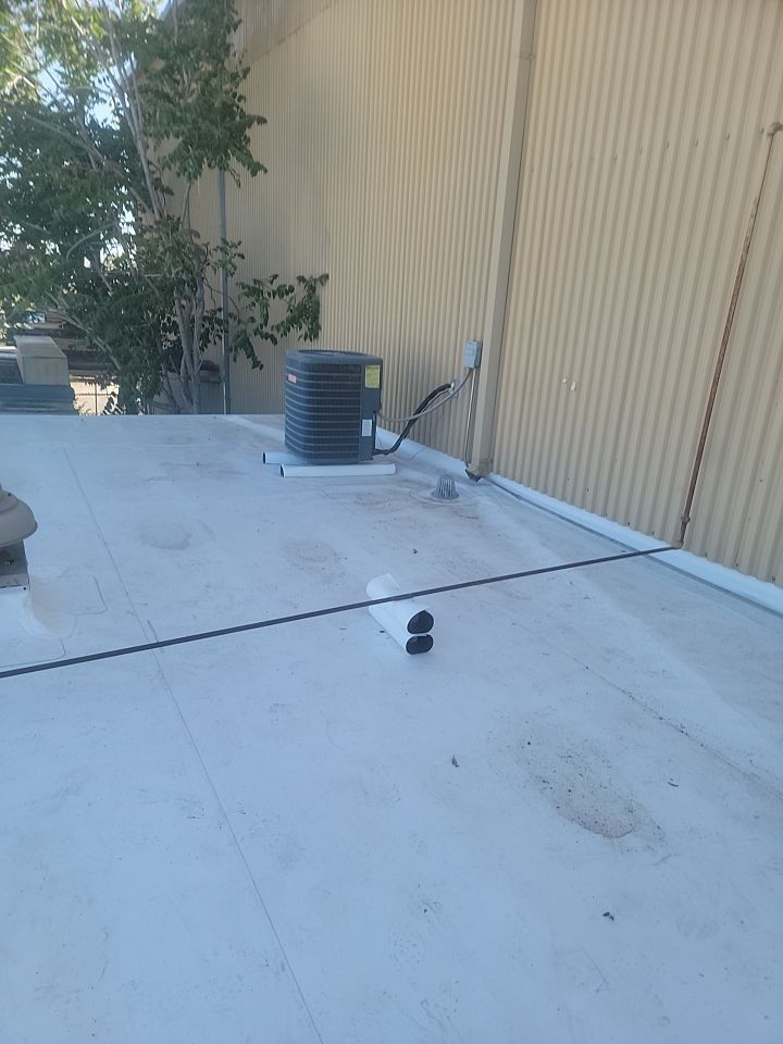 TPO single-ply roofing system using GAF by Straight Edge Roofing Inc