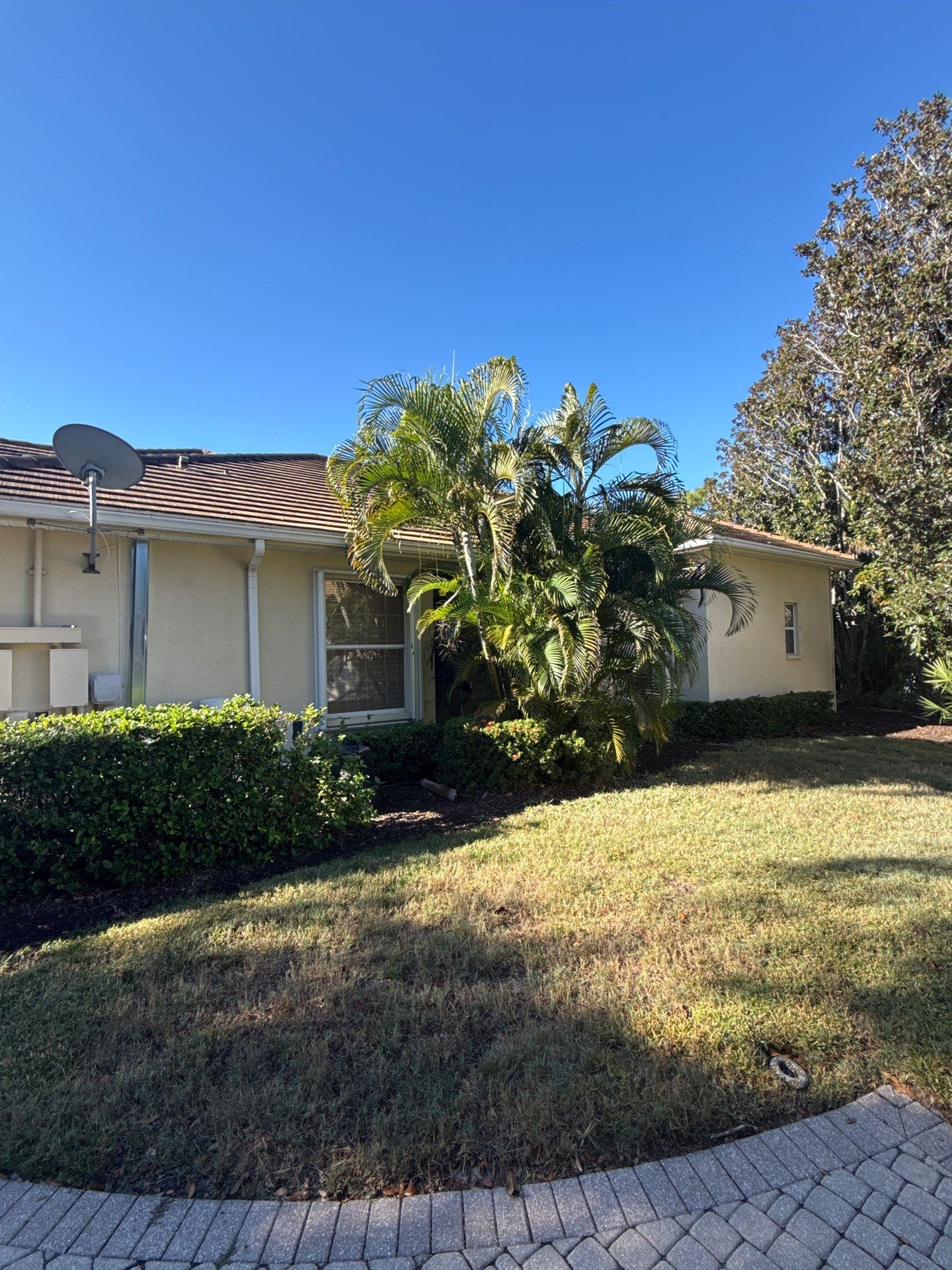 Clean Gutters Entire House and reseal corners in Sarasota FL by Gutter Professors