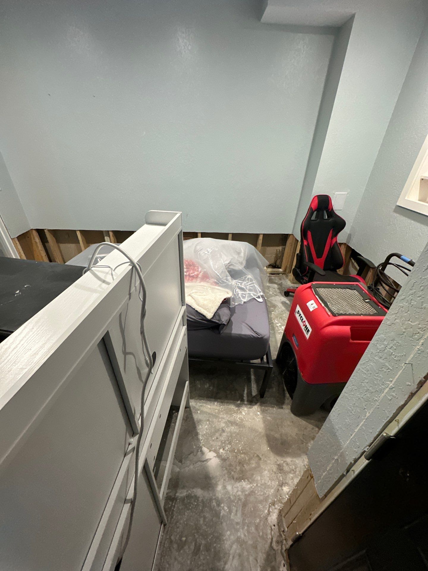 Full-Service Water Damage Mitigation and Structural Drying in Lone Jack by Fine Restoration