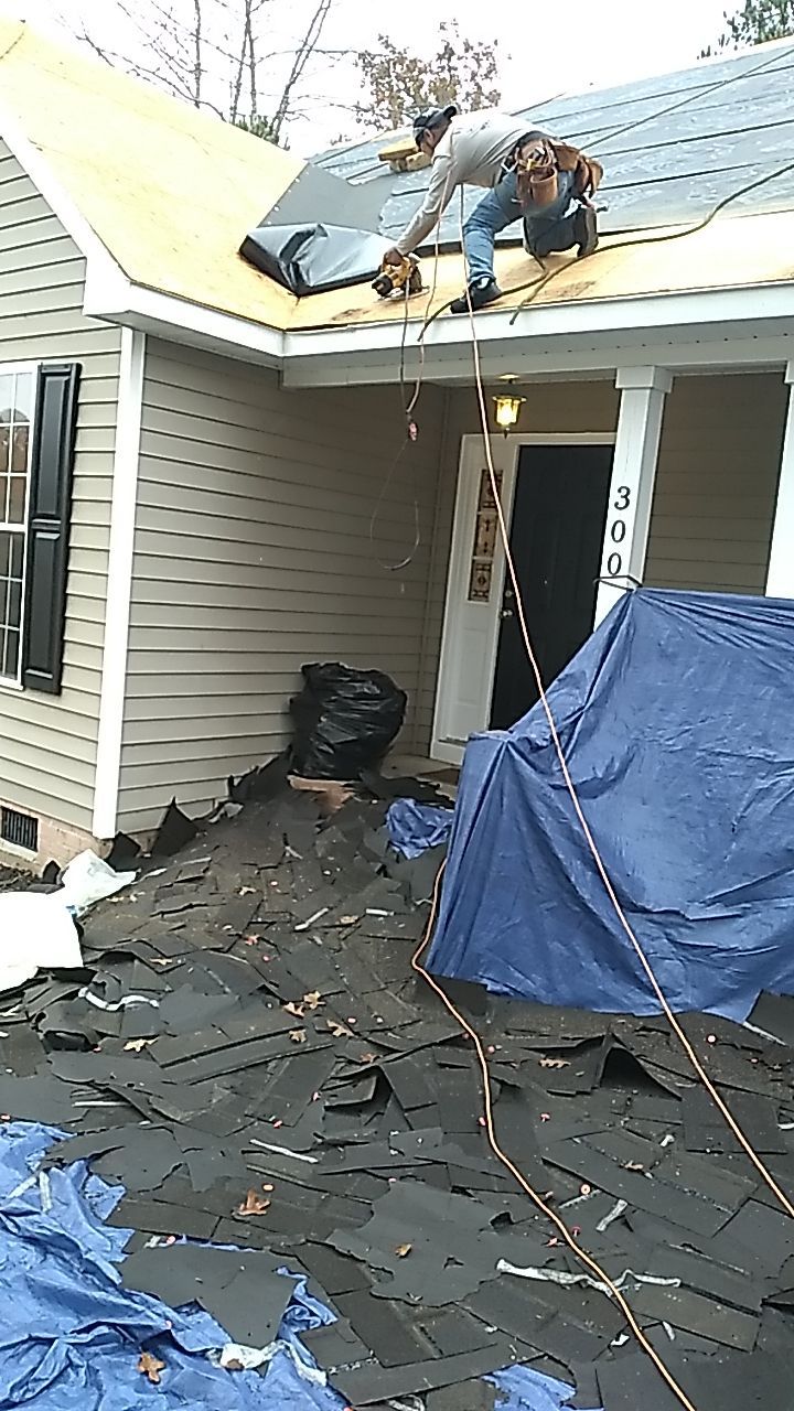 Residential Roofing Installation using Owens Corning Oakridge- Williamsburg Gray by Indigo State Roofing