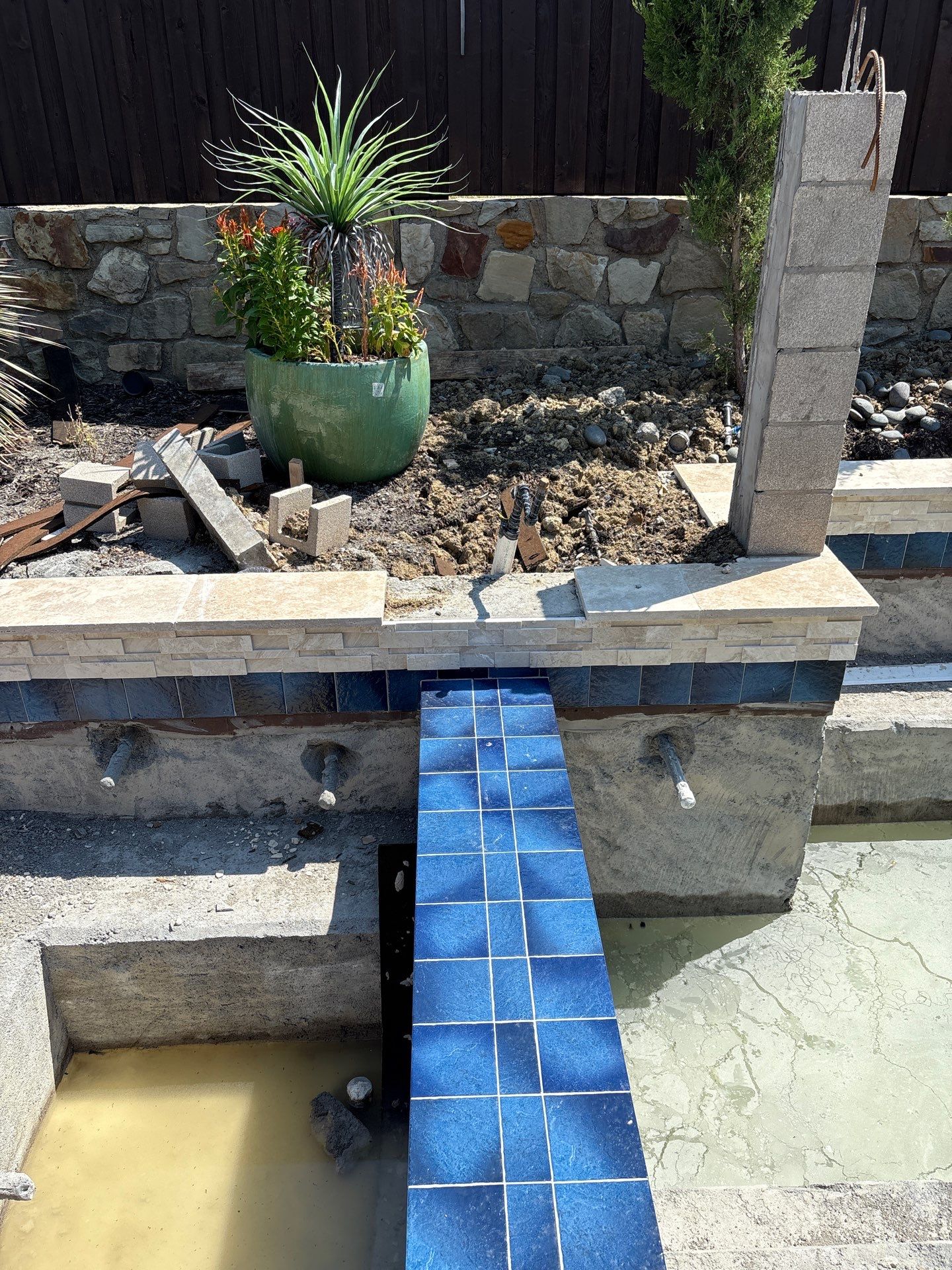 Modern Pool with Raised Water Feature Wall by Pinnacle Pools and Spas - DFW