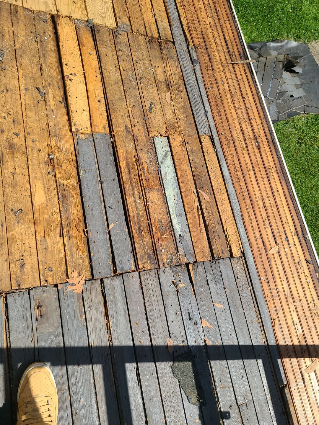 Arlington: CertainTeed Landmark Designer Shingles in Moire Black by RM Banning, Inc.