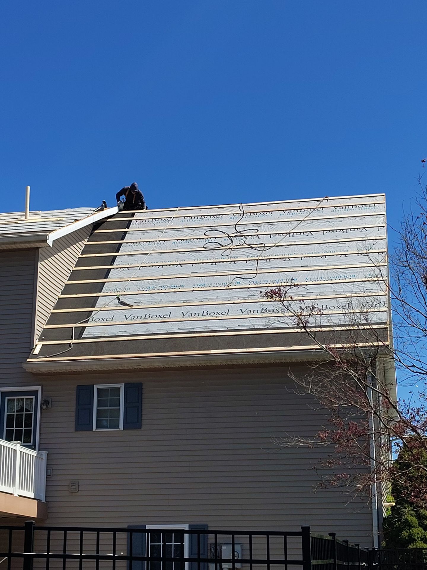 Residential Roofing Installation using Everlast Azm Panel -charcoal by Teflon Roofing