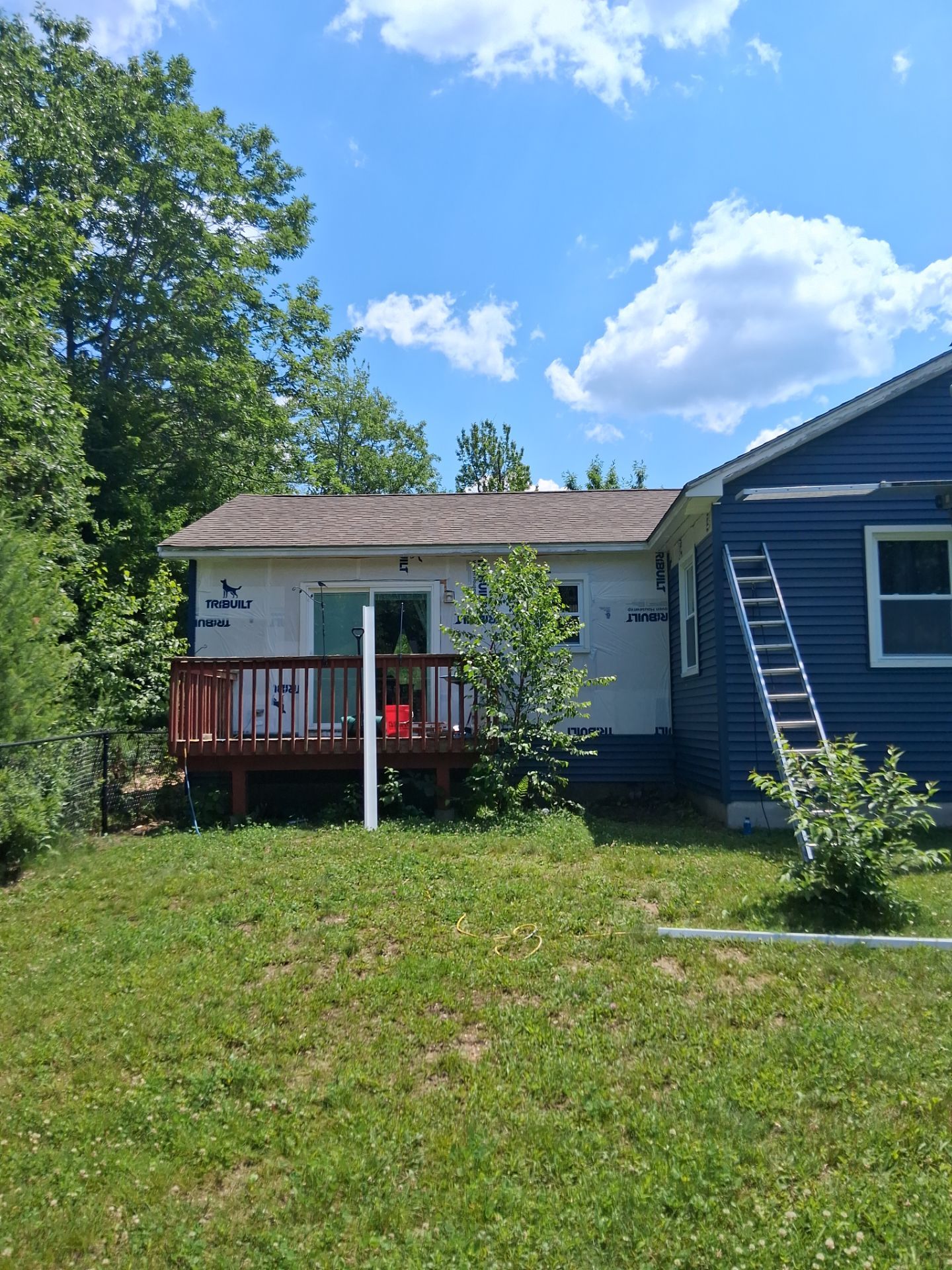 Barnstead, NH – Premium Vinyl Siding Transformation by Tall pine roofing