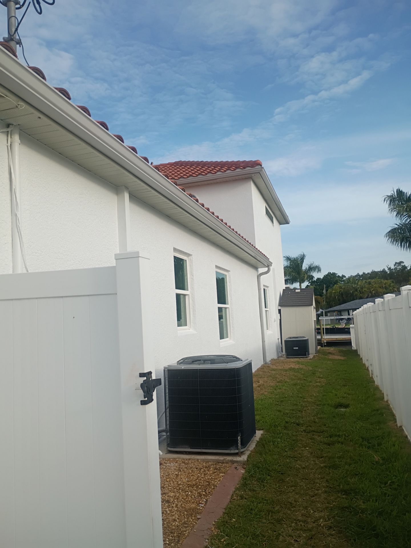 7 inch seamless gutters using Seamless Aluminum Gutters in Fort Myers, FL by Gutter Professors