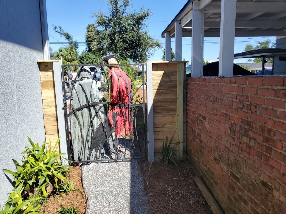 Custom Horizontal Fence  by Hip Square Fence Inc.