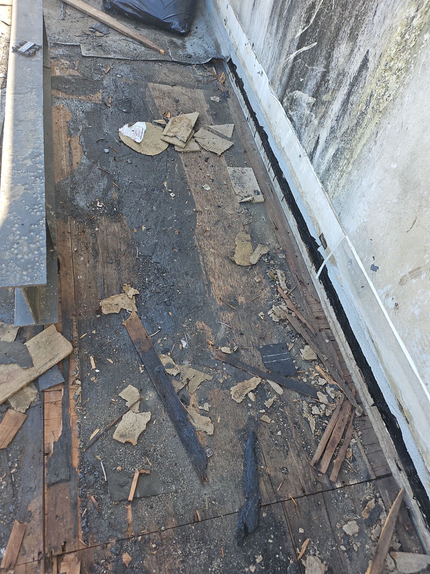 TPO single-ply roofing system using GAF Single-ply TPO 60 mil with 1.5 inch ISO board insulation by Straight Edge Roofing Inc