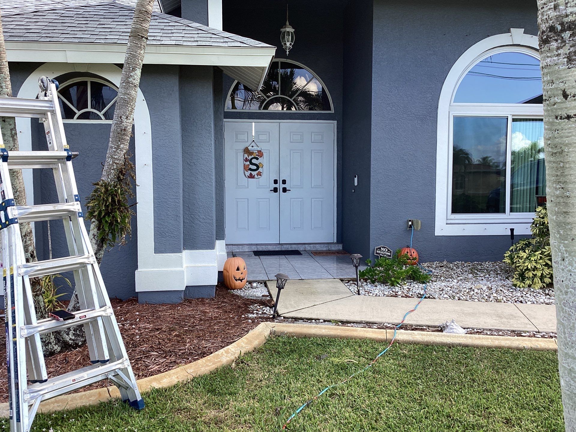 White K Style Seamless Gutters using Aluminum Seamless Gutters in Cape Coral FL by Gutter Professors