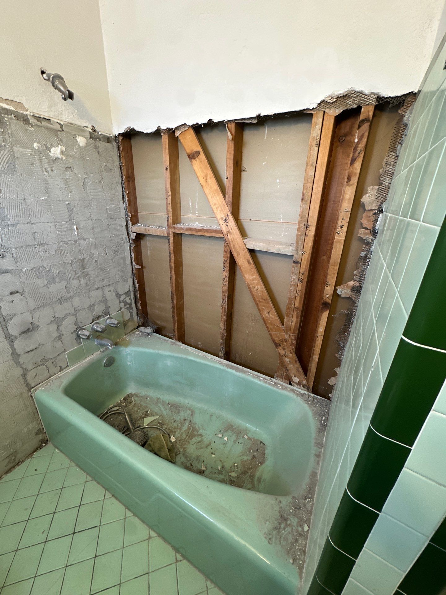 Bathroom remodel by Castro Brothers Solutions