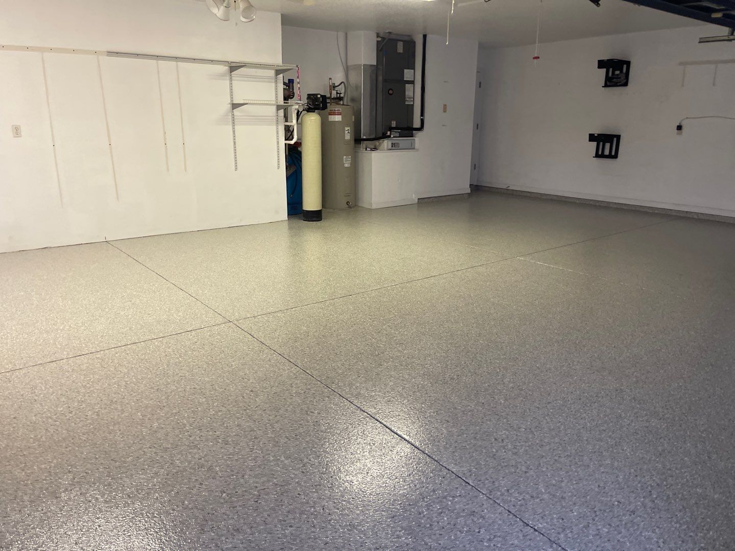 Garage in Hernando, FL with Mount Everest by Cross Creek Concrete Coatings