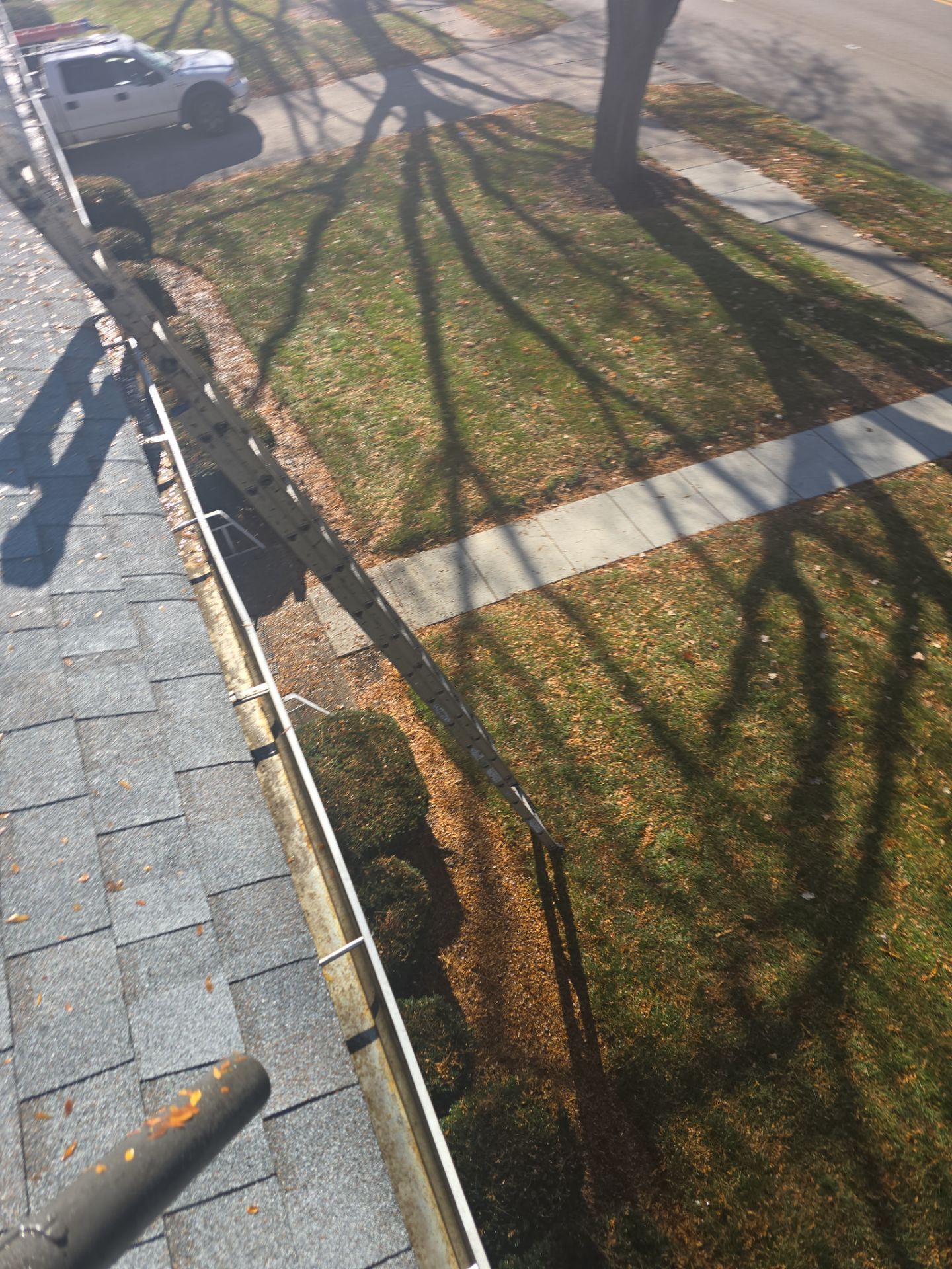 Commercial gutter cleaning Dayton after photo with clean gutters