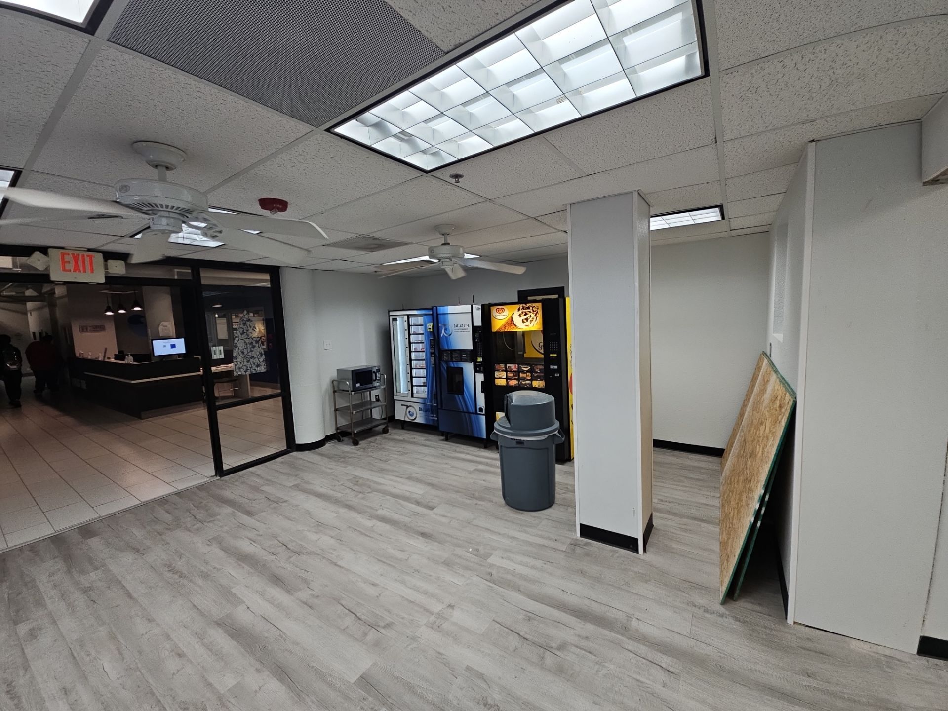 C-Store renovation at Dallas Life by EL-GC LLC 