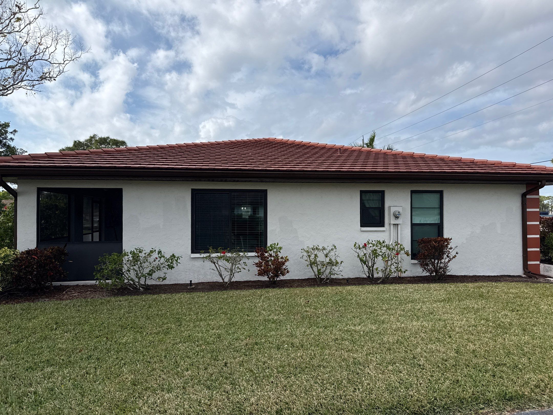 Tile Roof Cleaning in Vivienda at Bradenton I – Bradenton, FL by Sunshine AquaWash