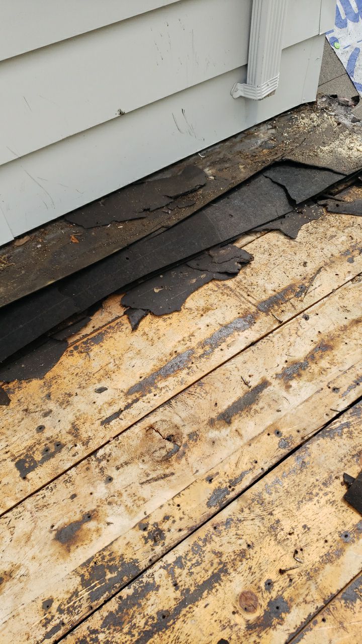 ATLAS PINNACLE COLOR: WEATHERED SHADOW DRIP EDGE: WHITE by Eagle Eye Roofing