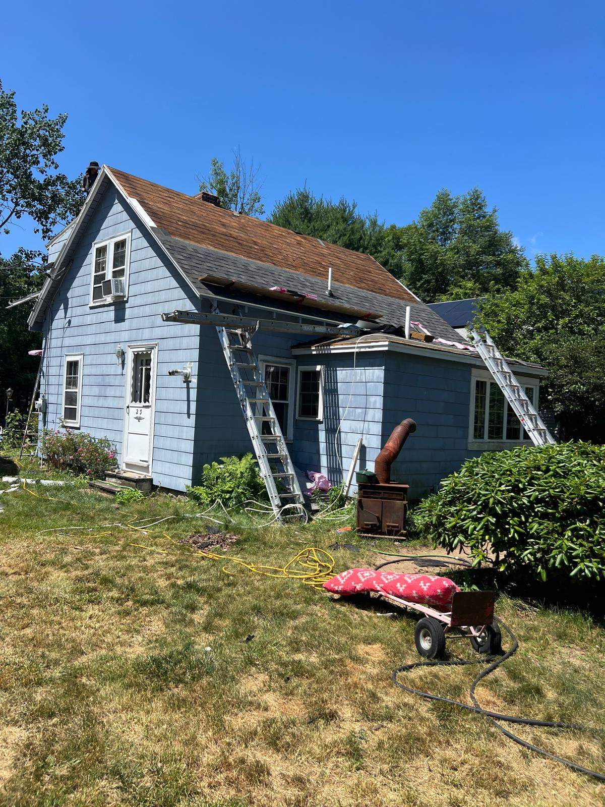Three-Layer Tear-Off & Full Roof Replacement in Townsend, MA – Owens Corning Duration, Onyx Black by JOHNNYS PRO