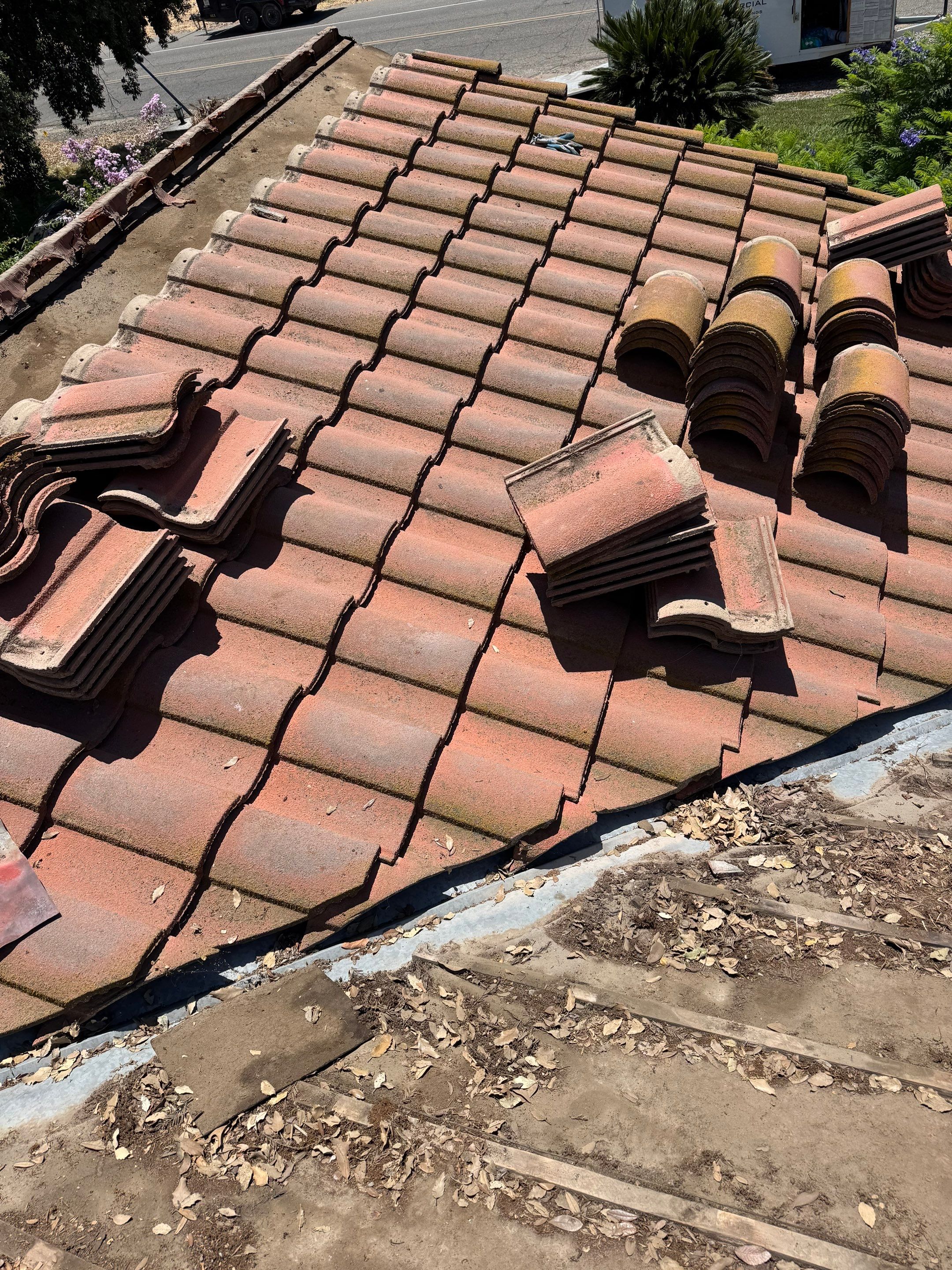 Presidential shingle roof by Straight Edge Roofing Inc