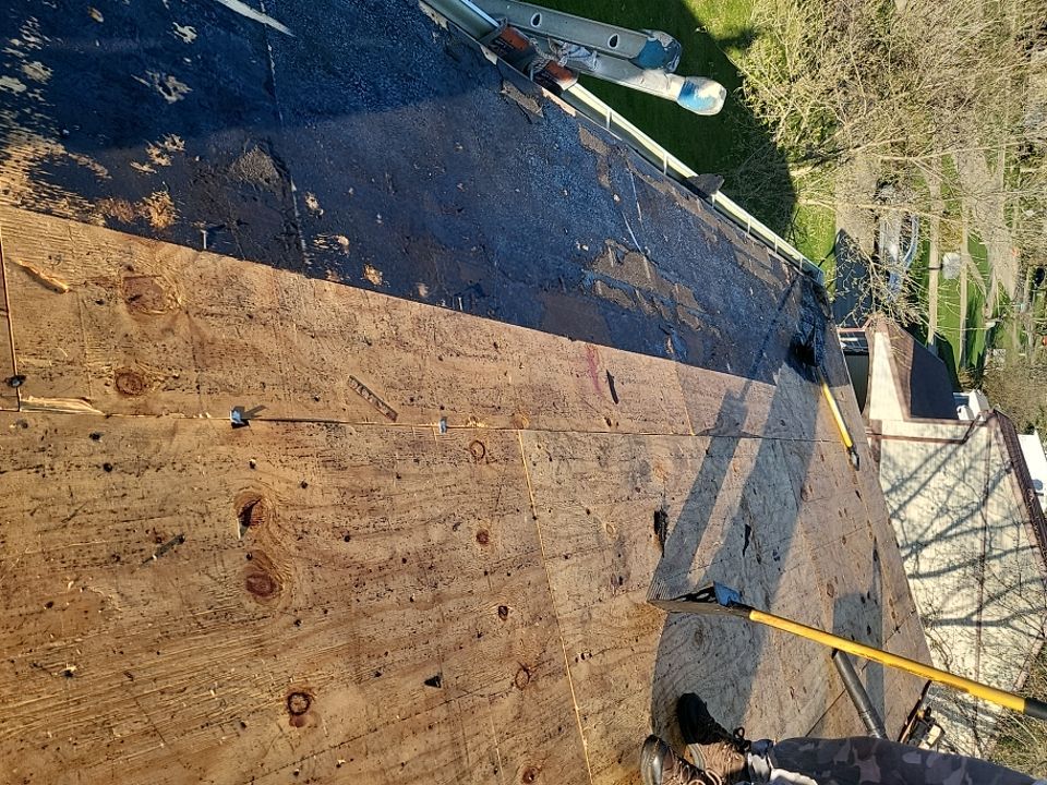 ATLAS PINNACLE COLOR: BLACK SHADOW DRIP EDGE: WHITE by Eagle Eye Roofing