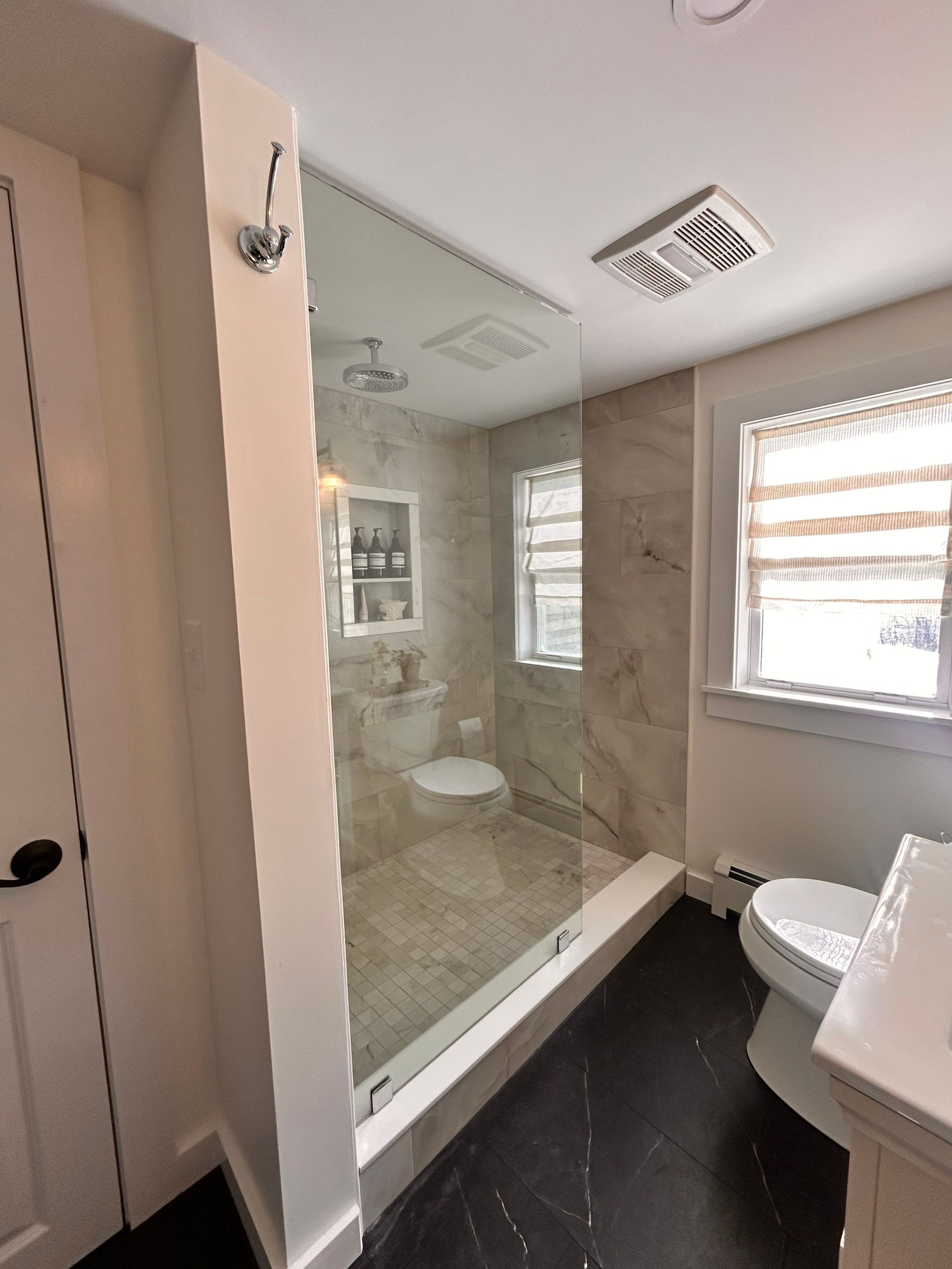 Spray Panel using Tempered Shower Glass by Cheshire Glass Company