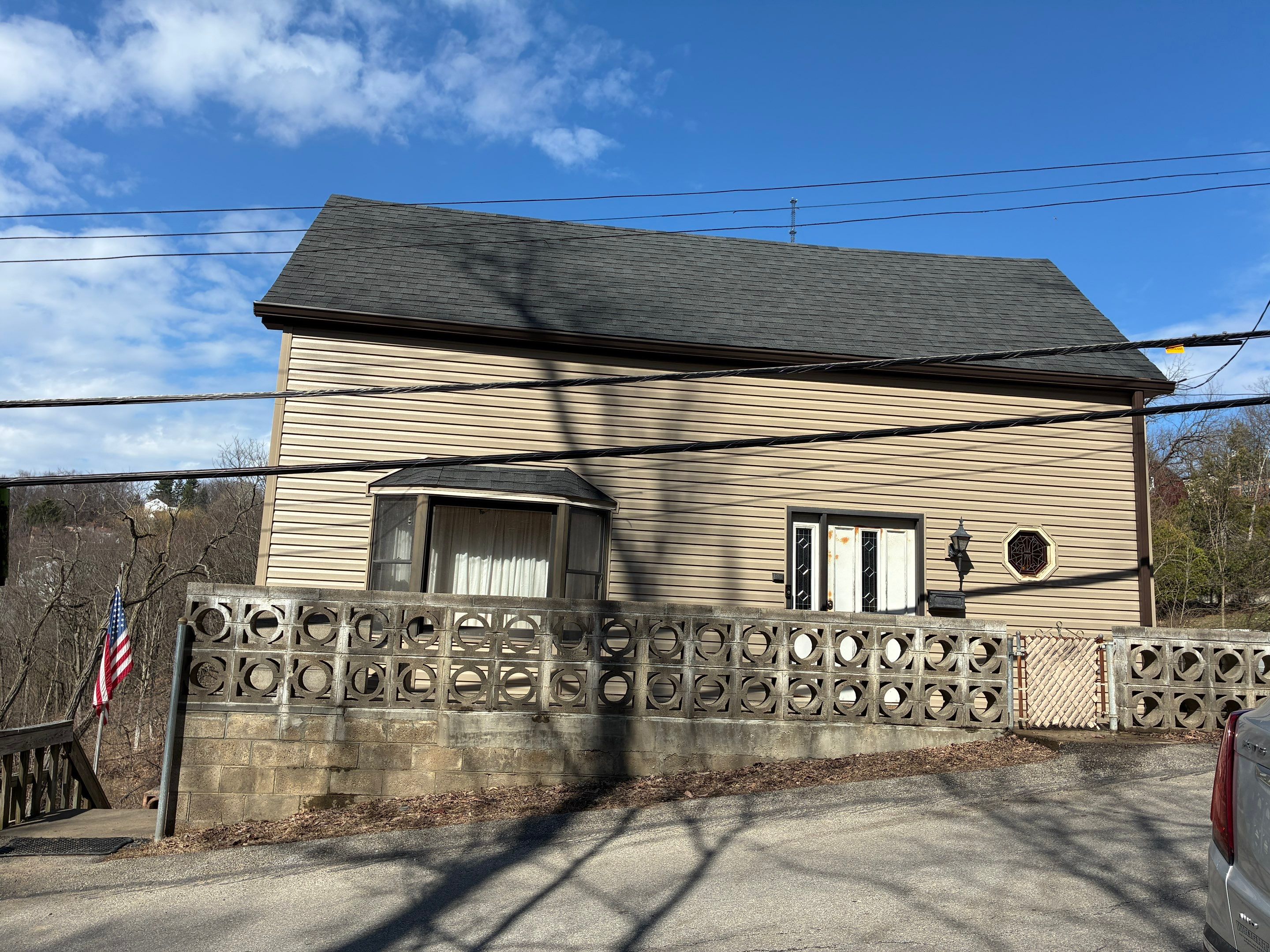 Beautiful Ovation by Mastic Vinyl Siding on the Northside by Ideal Siding Pittsburgh