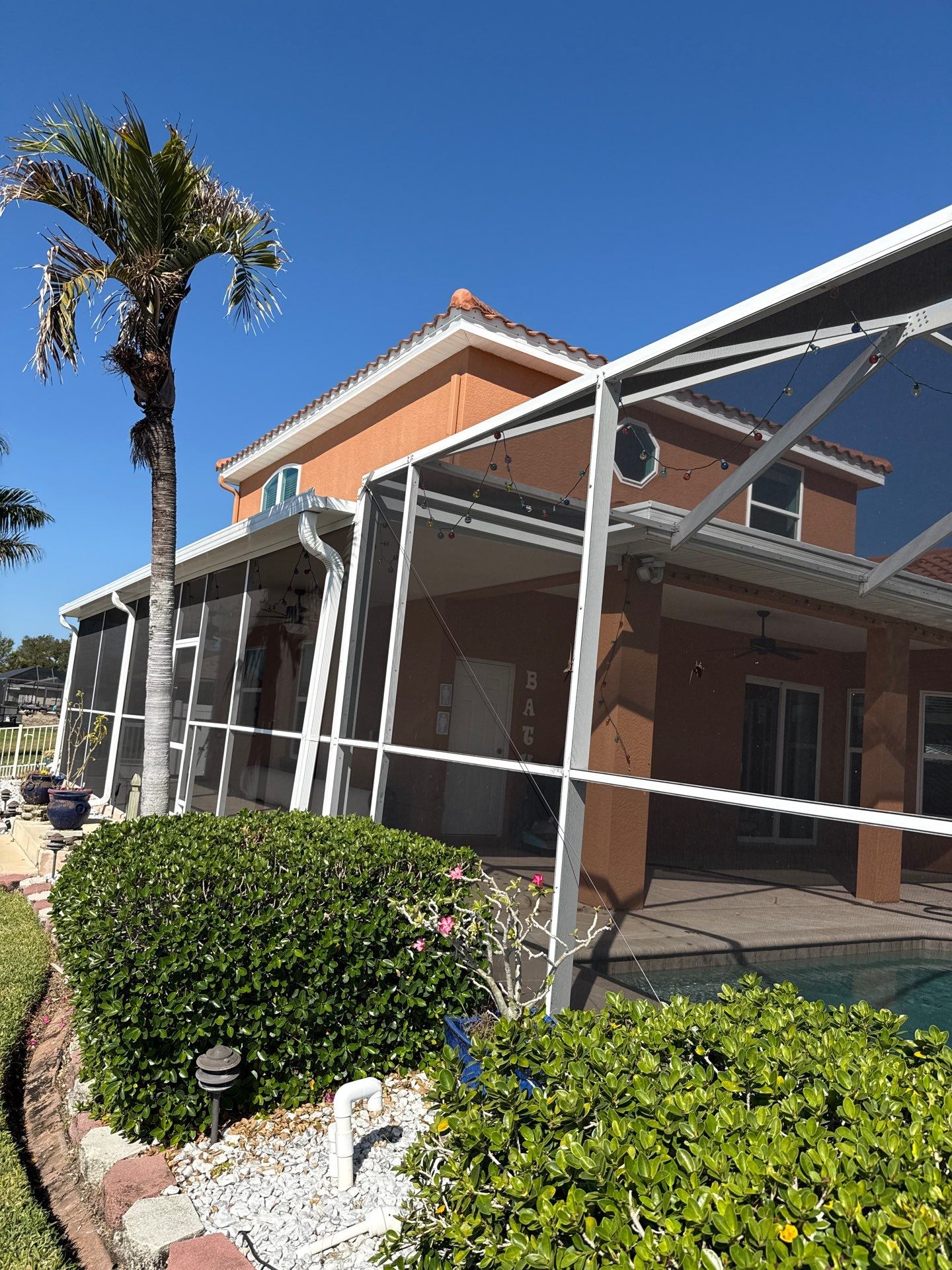 7 inch seamless gutters using Seamless Aluminum Gutters in Fort Myers, FL by Gutter Professors