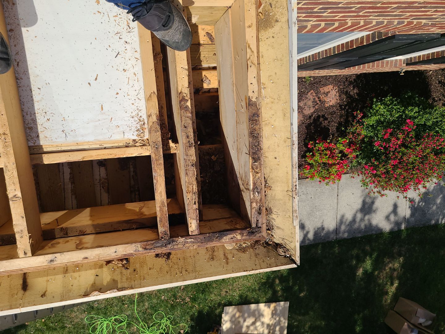 Springfield: CertainTeed Landmark Pro Designer Shingles in Max Def Charcoal Black by RM Banning, Inc.