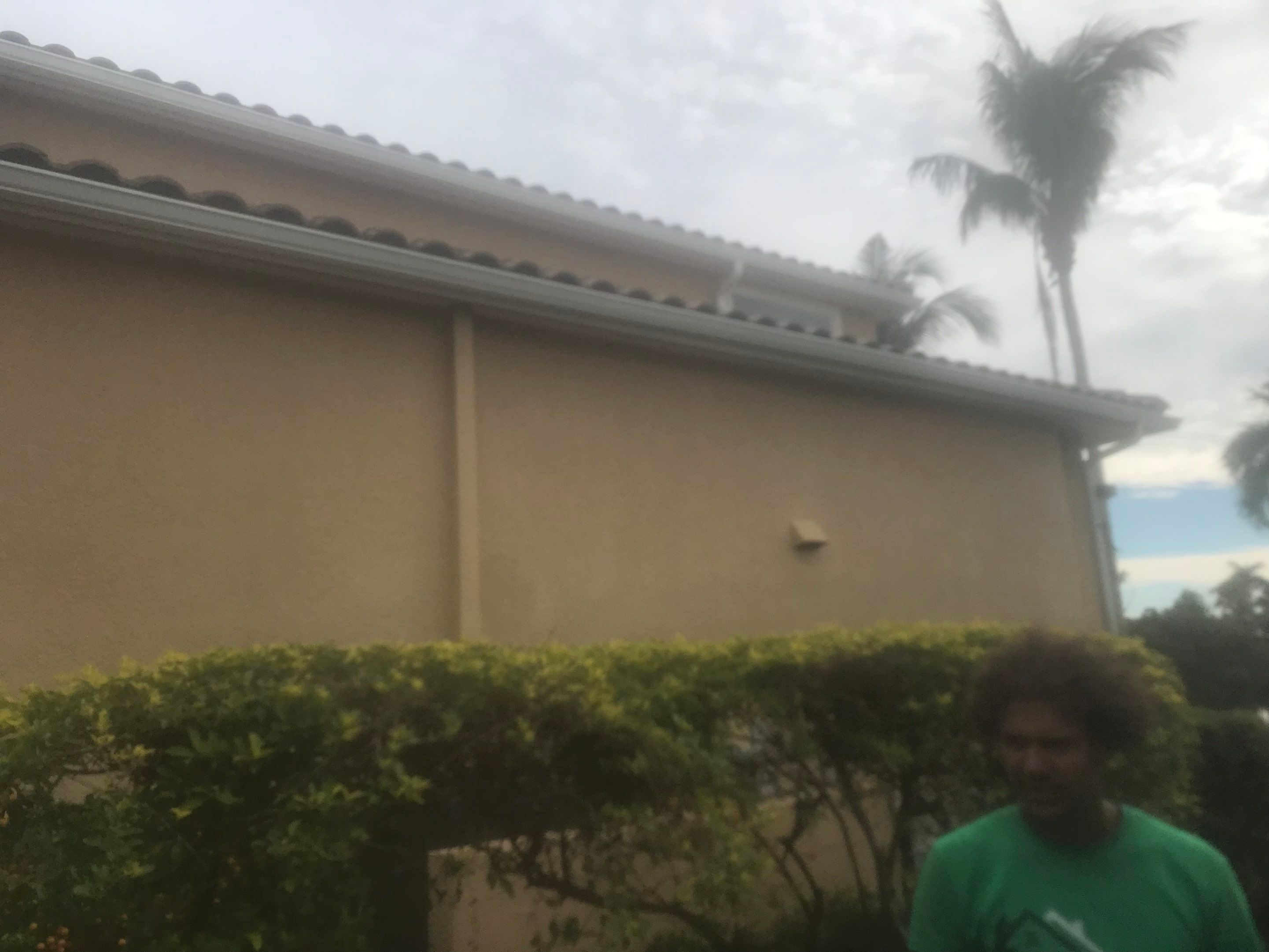 6 Inch Seamless Gutters using White Gutters and Downspouts in Fort Myers FL by Gutter Professors