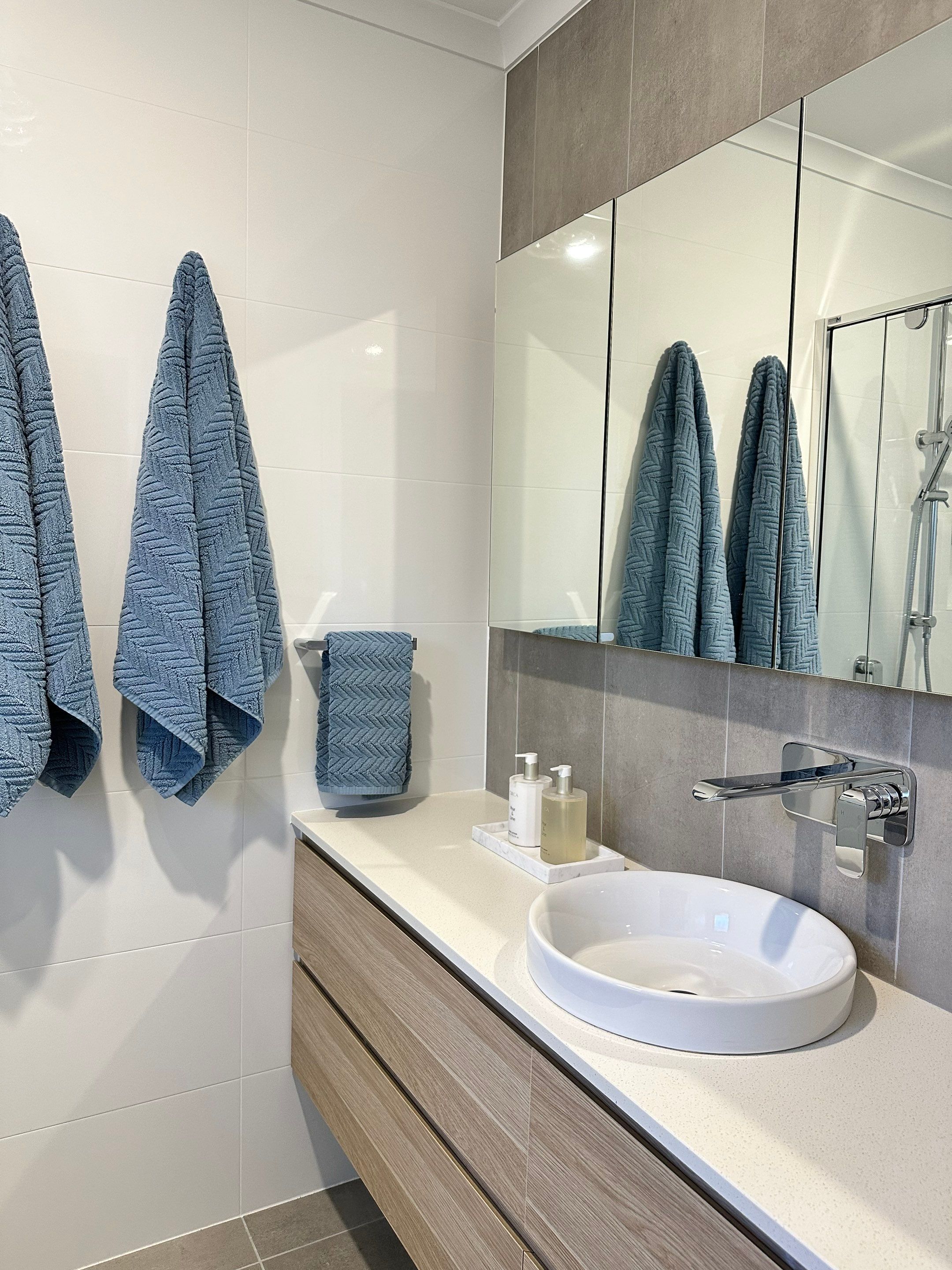 Main Bathroom, Ensuite, Toilet, Powder Room, and Laundry Renovation by Re-seal Bathrooms