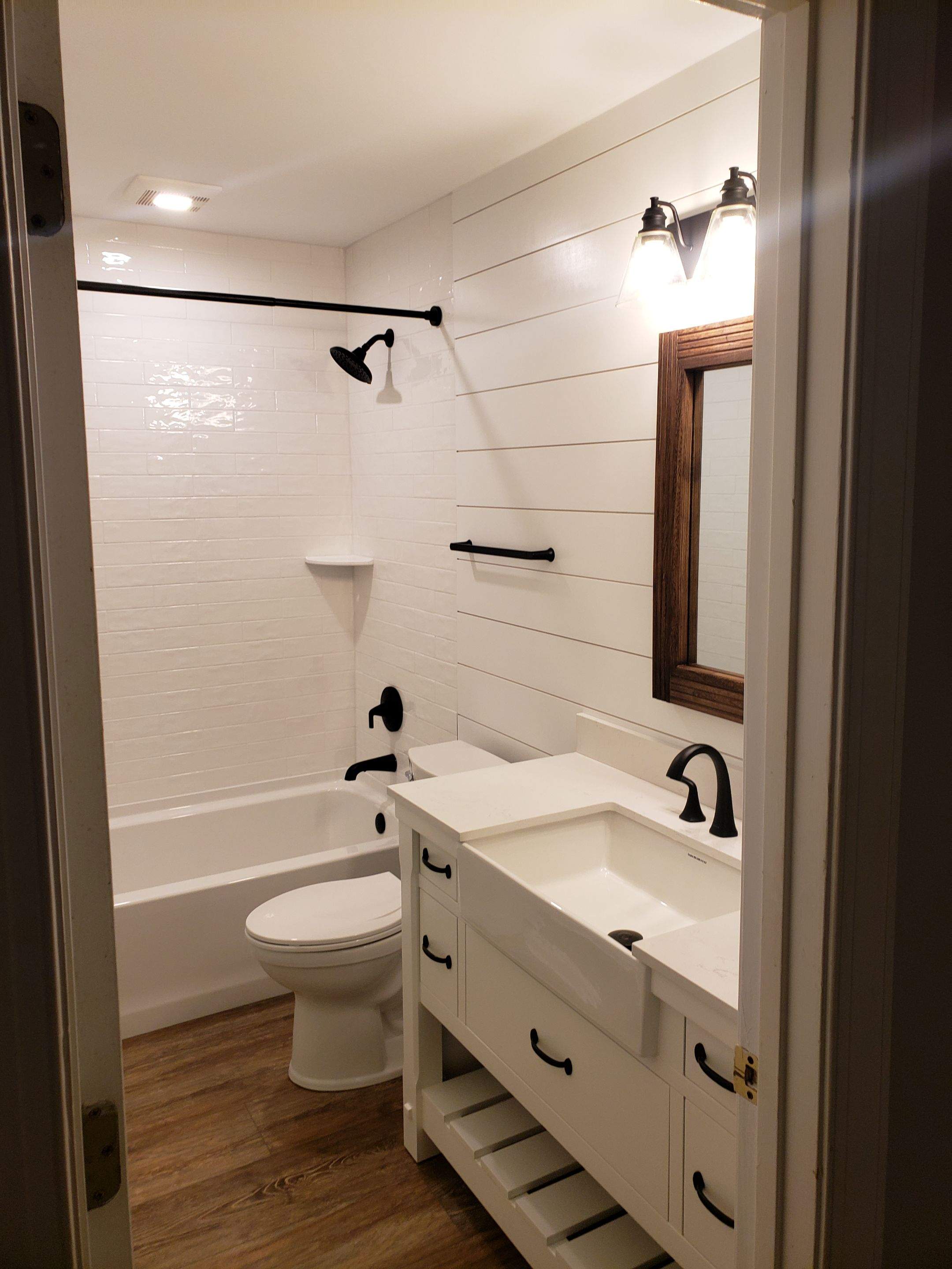 Modern Elegance: Bathroom Upgrade by A Step Above Handy LLC 