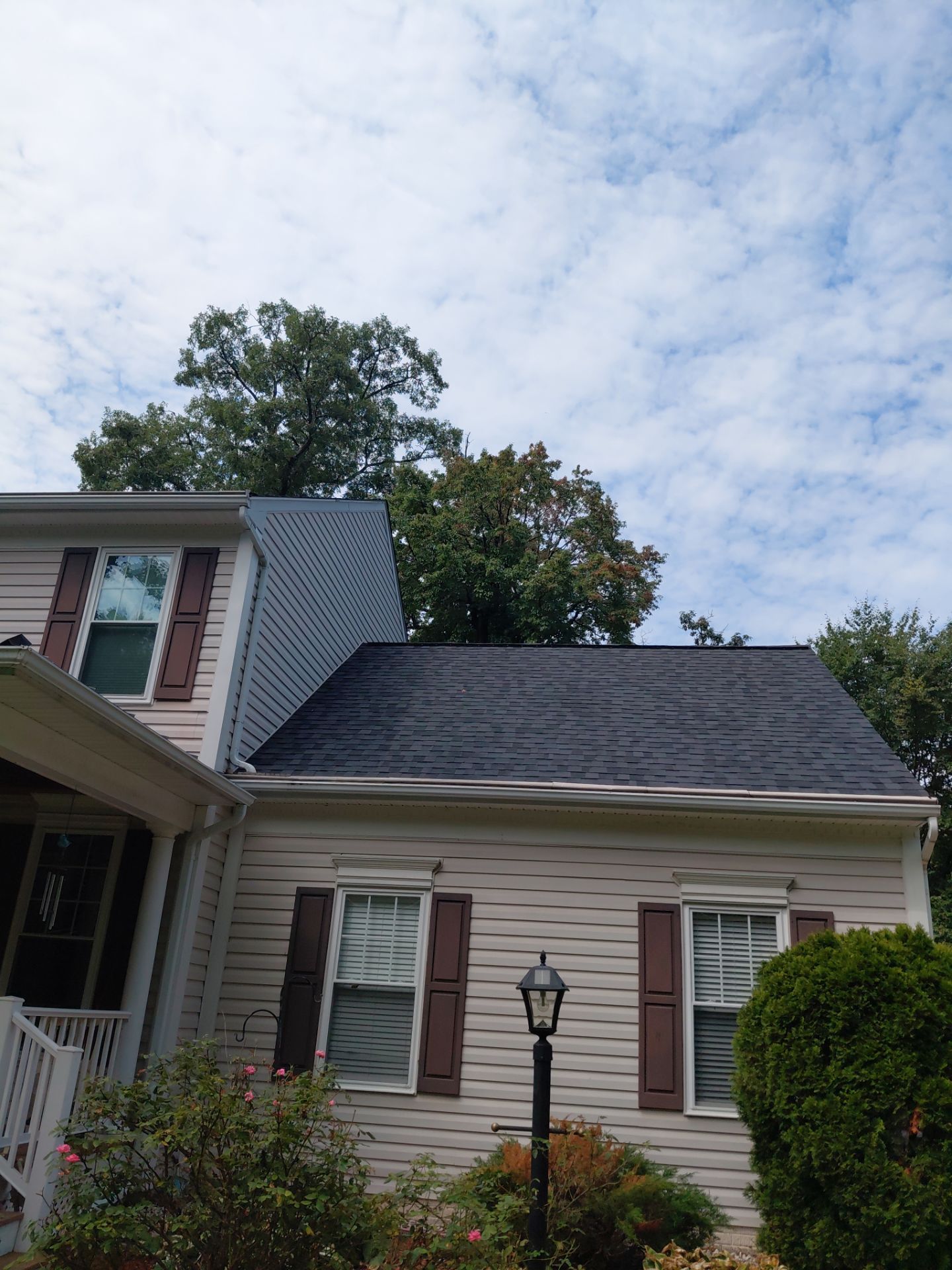 Lorton: Residential Roof with CertainTeed Landmark Pro in Max Def Moire Black by RM Banning, Inc.