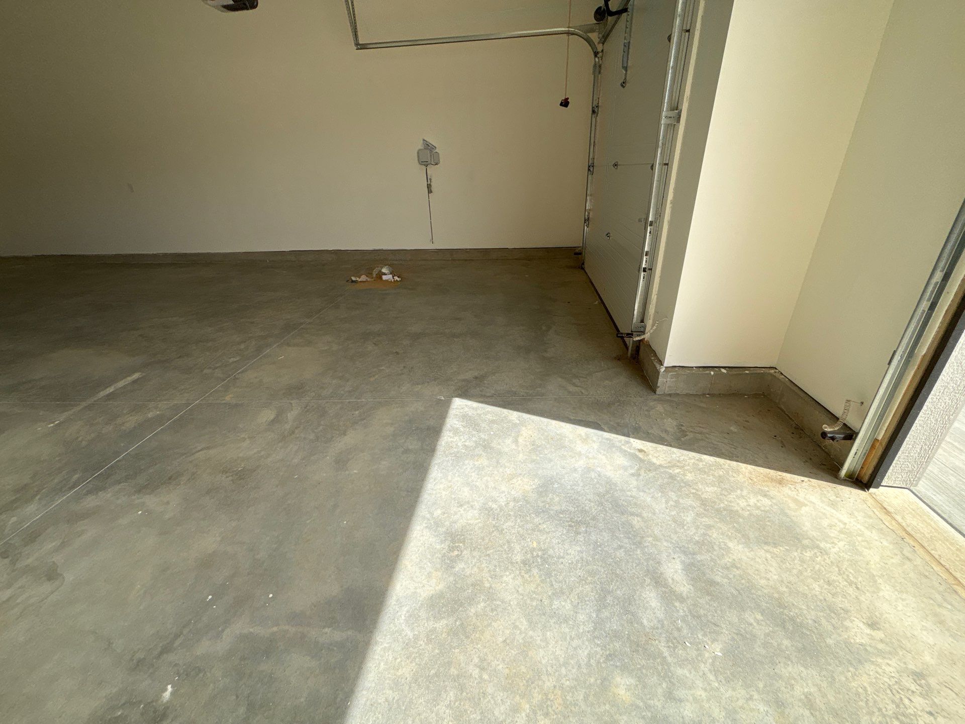 Sioux Falls Garage Floor Transformation with Gray Decorative Flake Coating by Select Painting, Coatings & Garage Cabinets