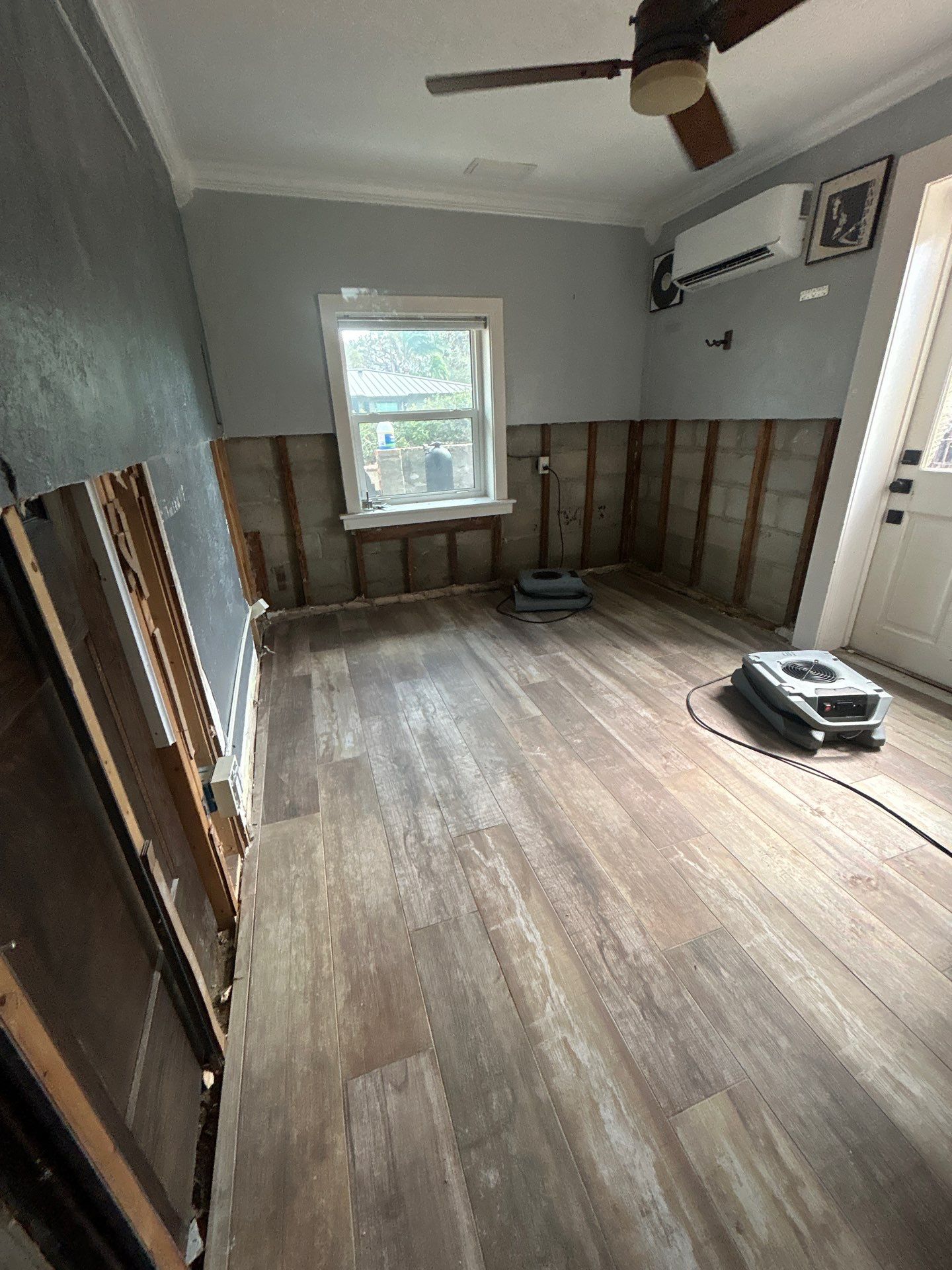 Water mitigation In Bradenton Florida by Ampm Restoration Services 